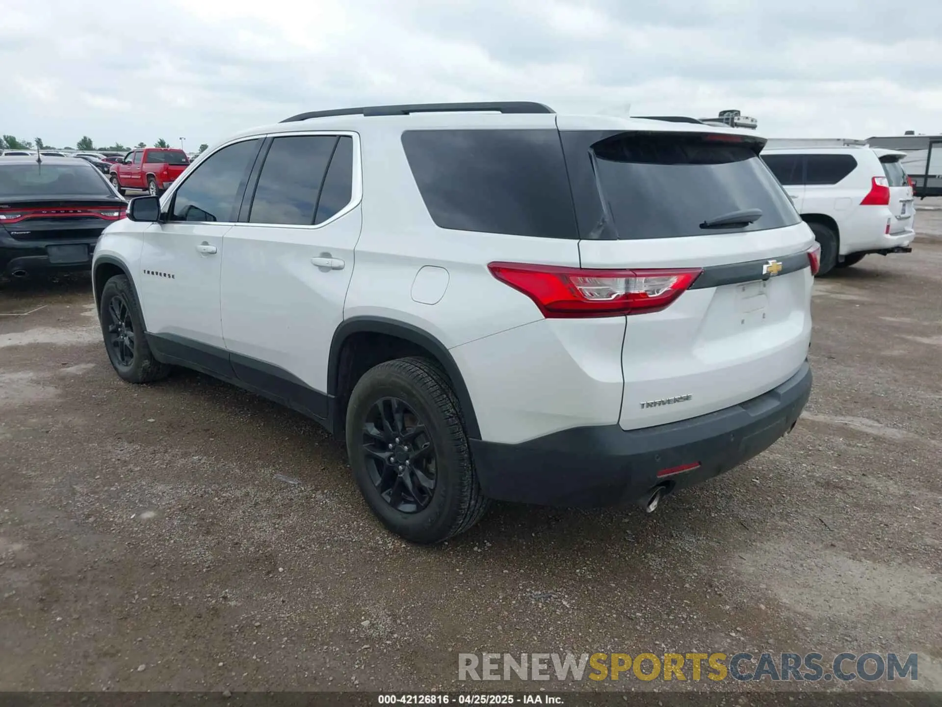 3 fotografías del automóvil dañado 1GNERGKW8KJ175042 CHEVROLET TRAVERSE 2019