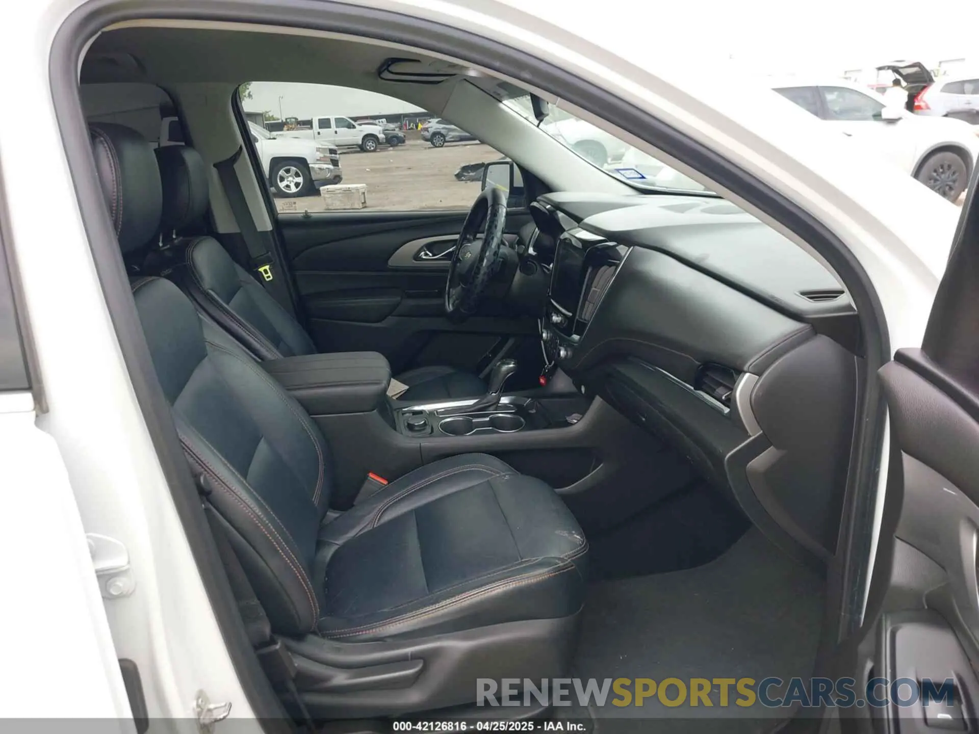 5 fotografías del automóvil dañado 1GNERGKW8KJ175042 CHEVROLET TRAVERSE 2019