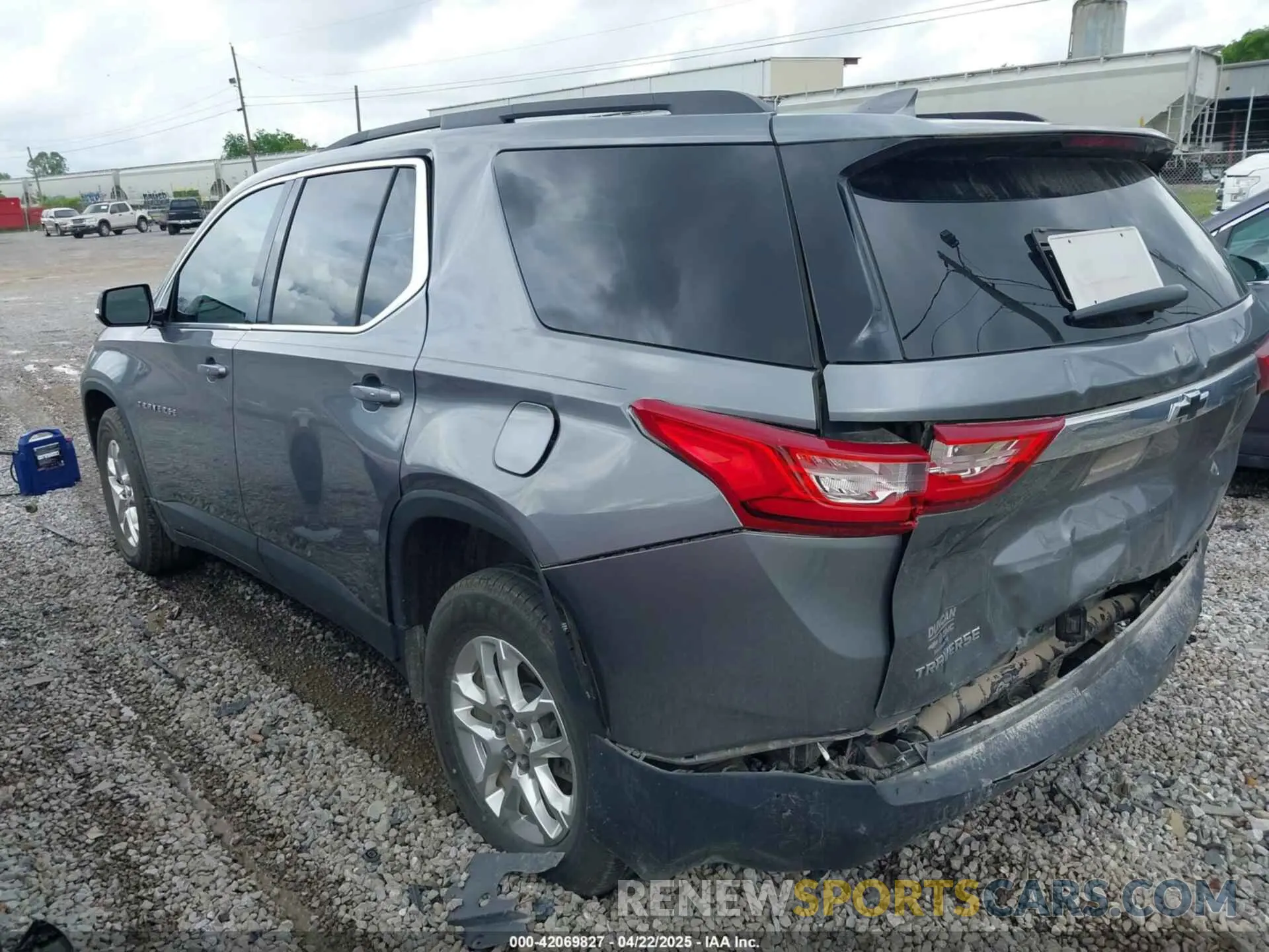 3 fotografías del automóvil dañado 1GNERGKW8KJ210548 CHEVROLET TRAVERSE 2019