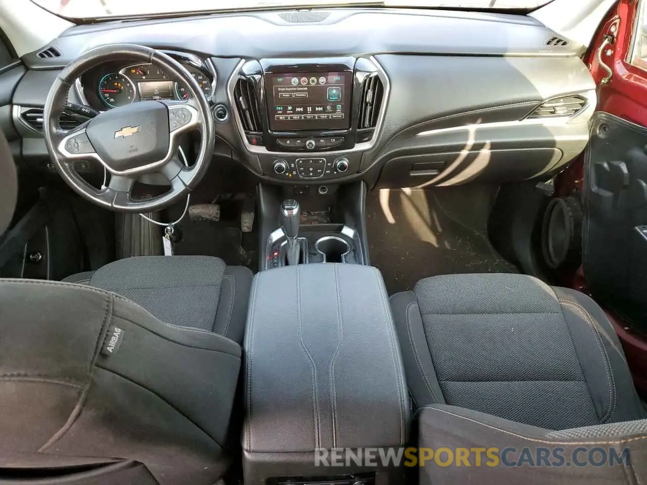8 fotografías del automóvil dañado 1GNERGKW9KJ263906 CHEVROLET TRAVERSE 2019