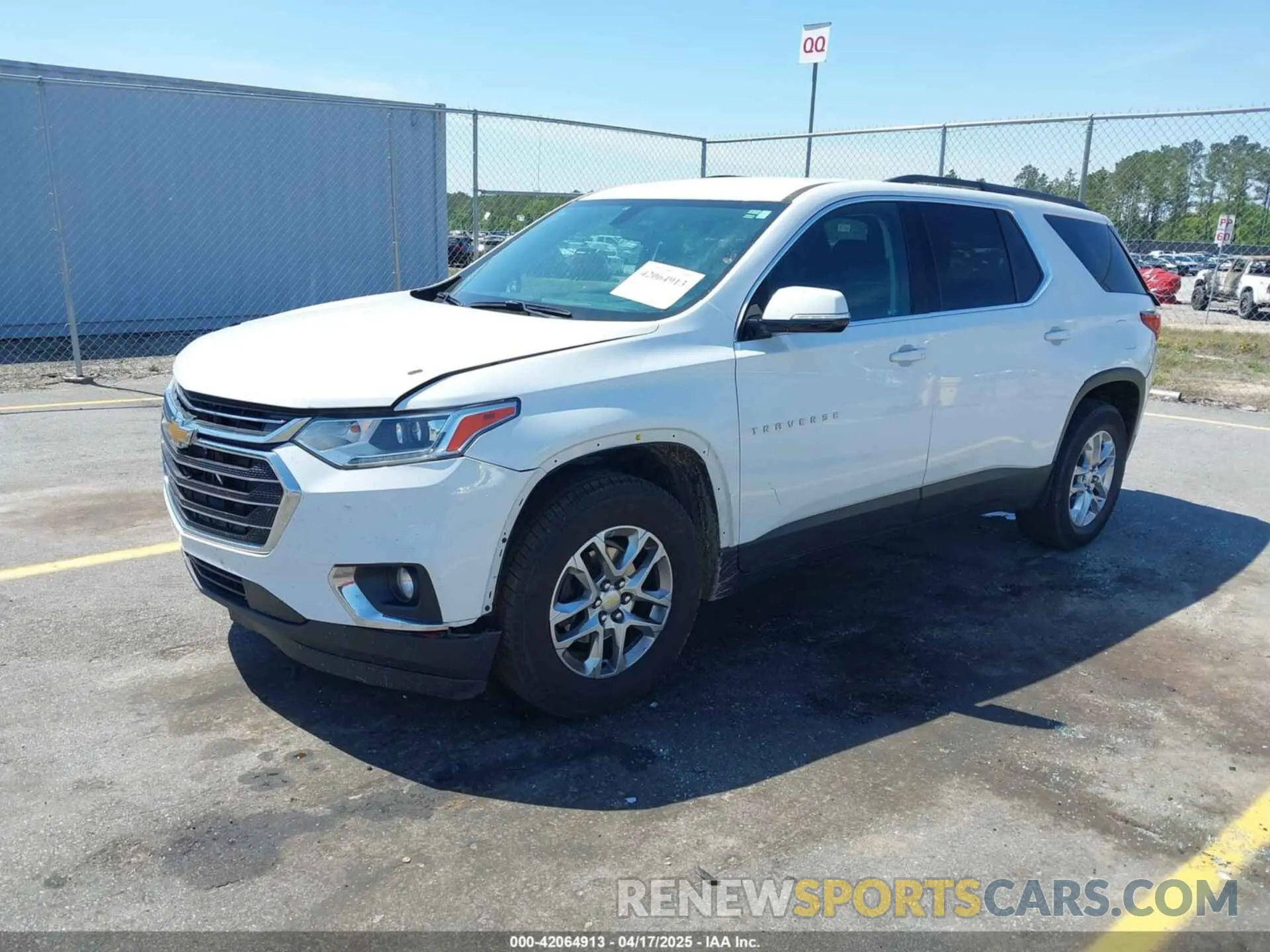 2 fotografías del automóvil dañado 1GNERHKW2KJ305953 CHEVROLET TRAVERSE 2019