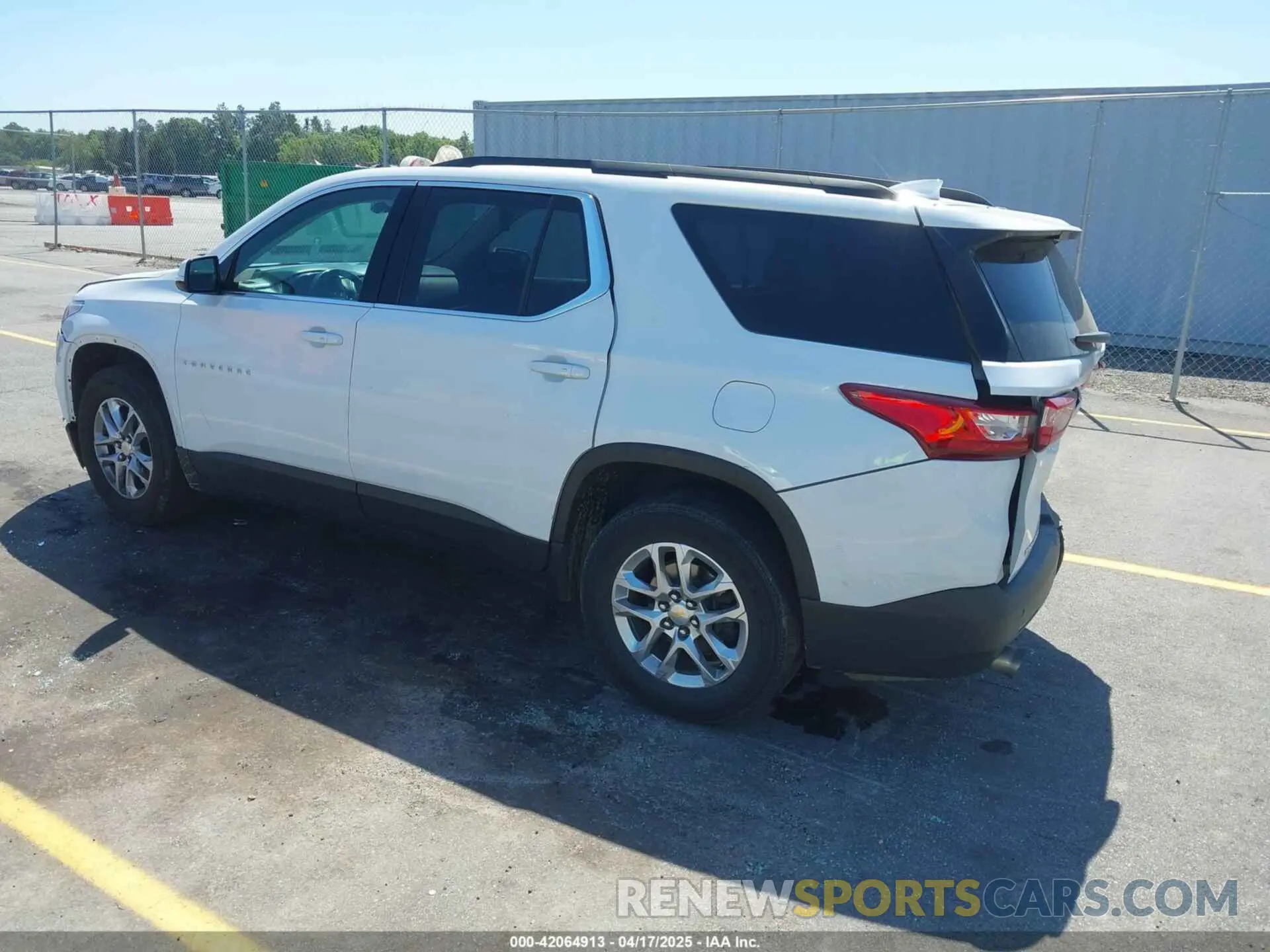 3 fotografías del automóvil dañado 1GNERHKW2KJ305953 CHEVROLET TRAVERSE 2019
