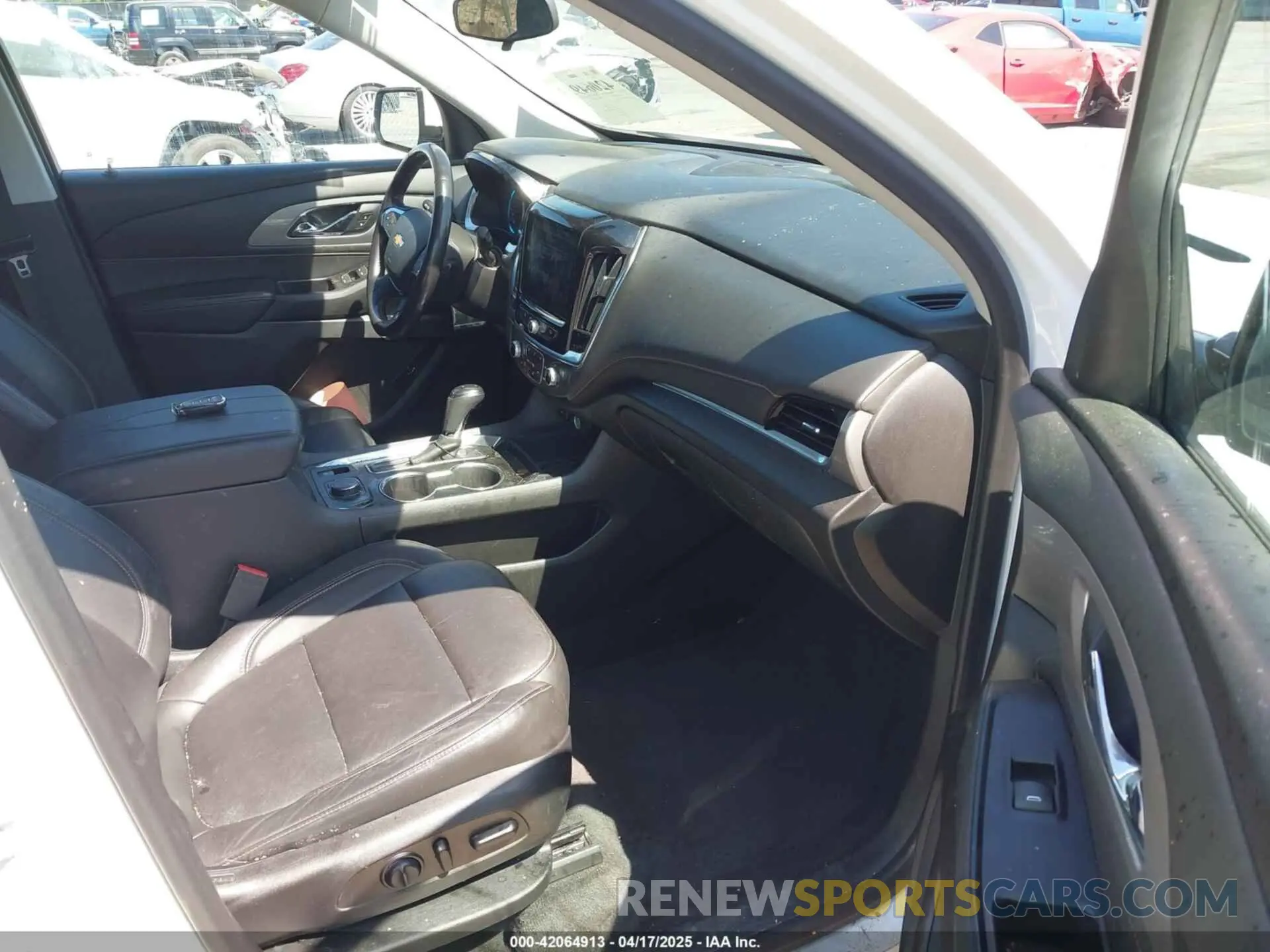 5 fotografías del automóvil dañado 1GNERHKW2KJ305953 CHEVROLET TRAVERSE 2019