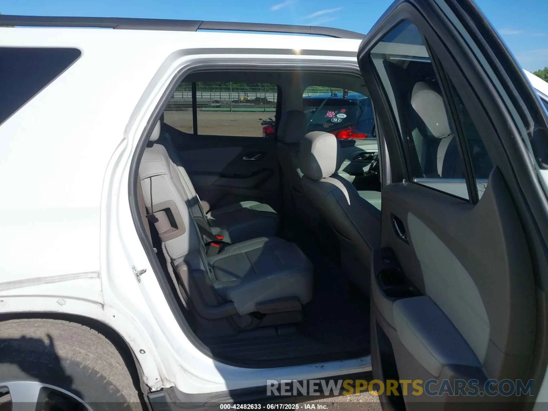 8 fotografías del automóvil dañado 1GNERHKW3KJ286426 CHEVROLET TRAVERSE 2019