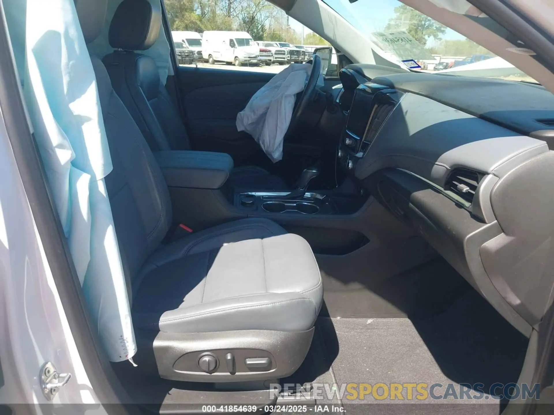 5 fotografías del automóvil dañado 1GNERHKW4KJ141055 CHEVROLET TRAVERSE 2019