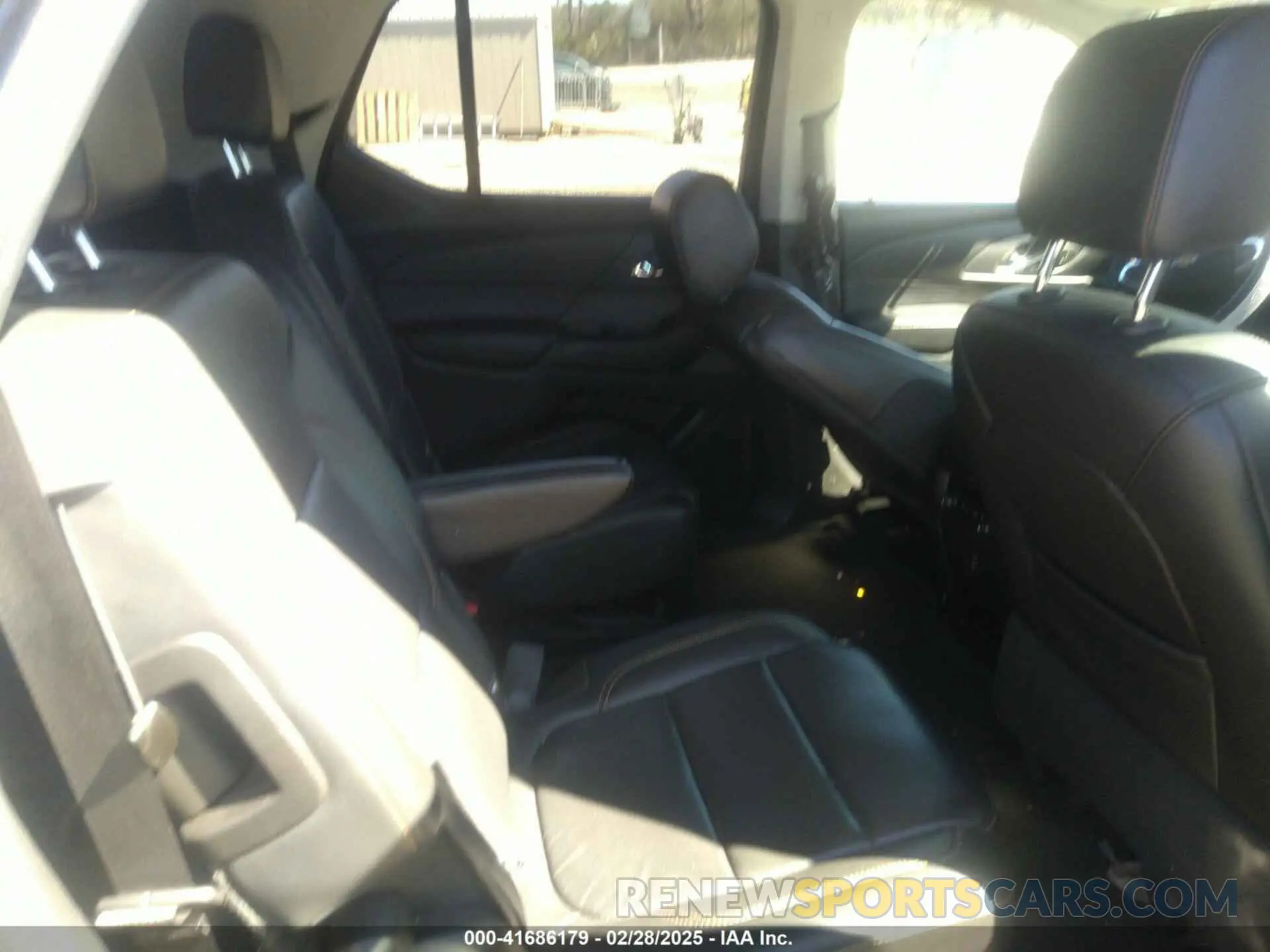 8 fotografías del automóvil dañado 1GNERHKW4KJ195780 CHEVROLET TRAVERSE 2019