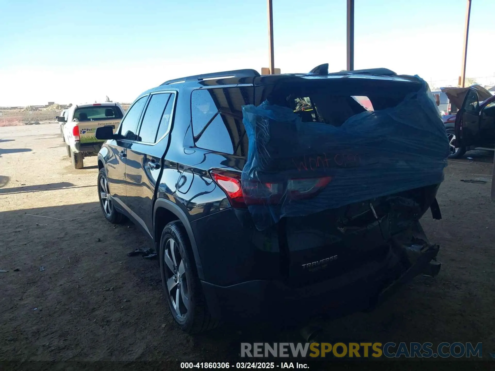 3 fotografías del automóvil dañado 1GNERHKW8KJ196799 CHEVROLET TRAVERSE 2019