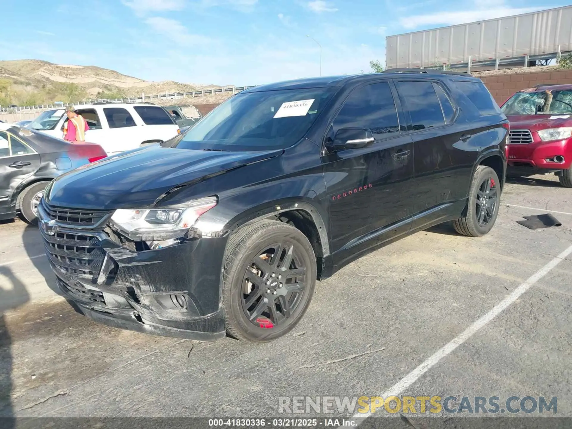 2 fotografías del automóvil dañado 1GNERKKW2KJ243838 CHEVROLET TRAVERSE 2019