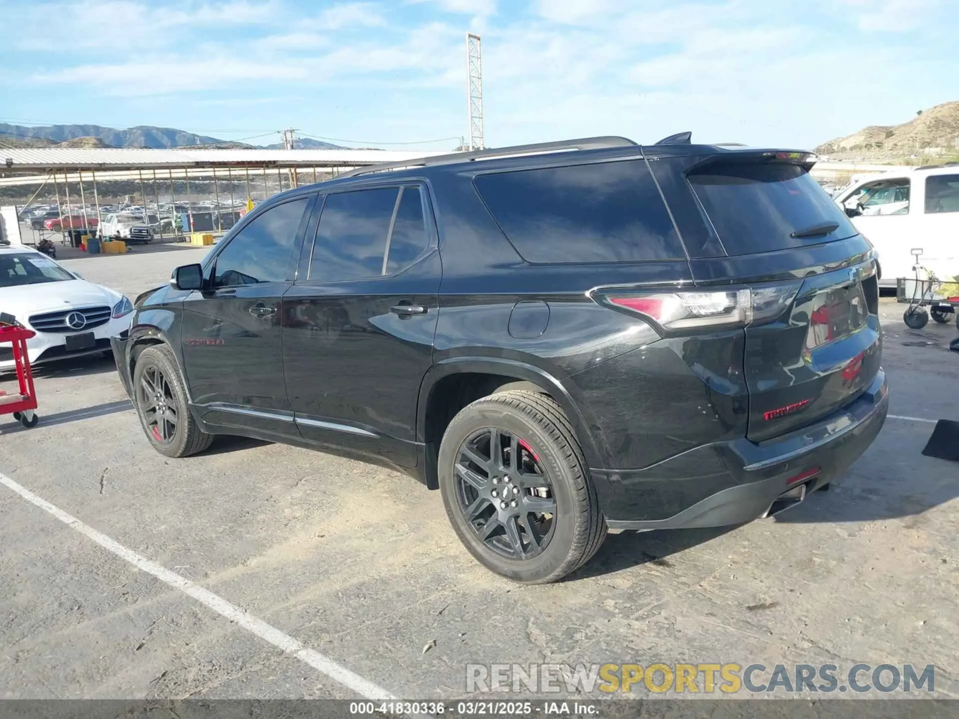 3 fotografías del automóvil dañado 1GNERKKW2KJ243838 CHEVROLET TRAVERSE 2019