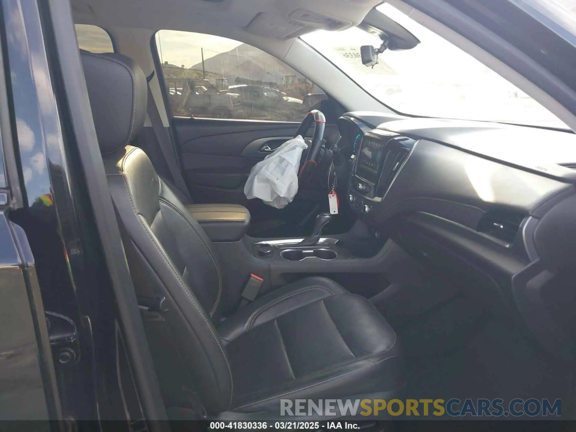 5 fotografías del automóvil dañado 1GNERKKW2KJ243838 CHEVROLET TRAVERSE 2019