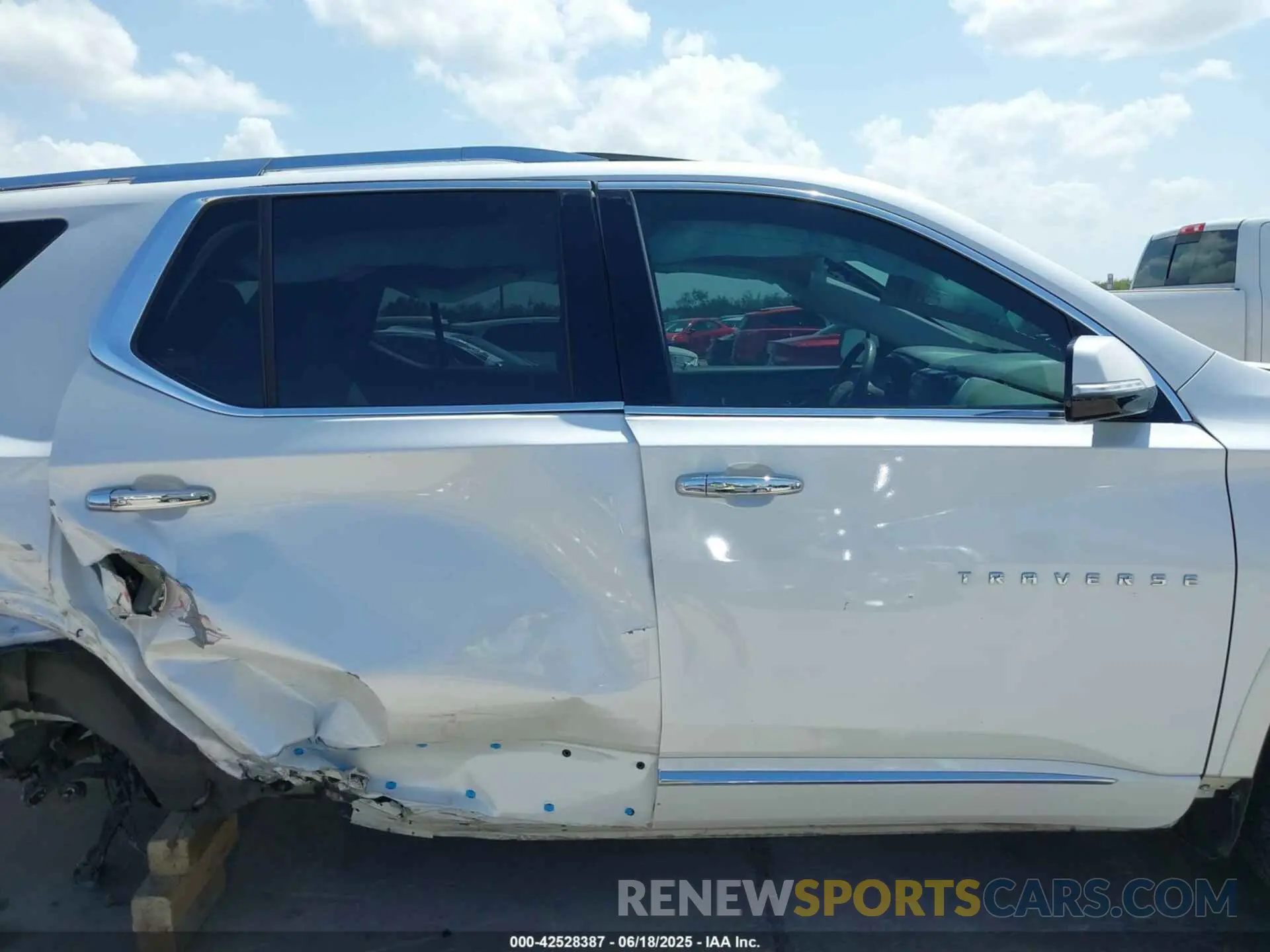 14 fotografías del automóvil dañado 1GNERKKW4KJ277862 CHEVROLET TRAVERSE 2019