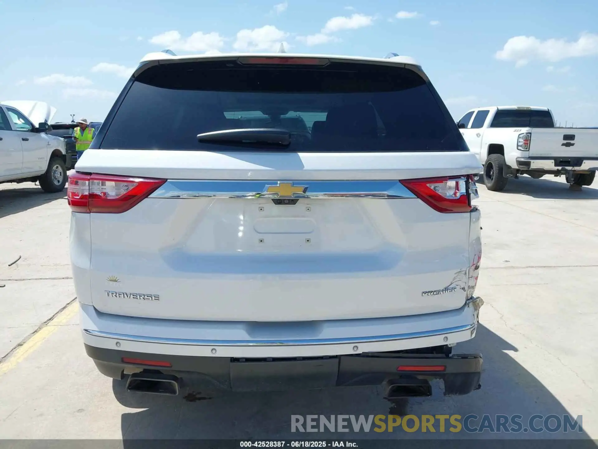 17 fotografías del automóvil dañado 1GNERKKW4KJ277862 CHEVROLET TRAVERSE 2019