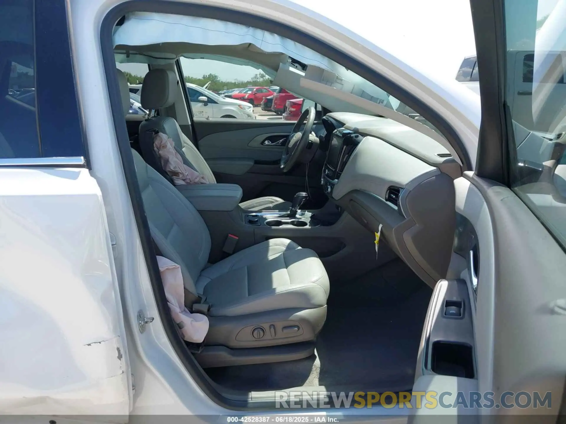 5 fotografías del automóvil dañado 1GNERKKW4KJ277862 CHEVROLET TRAVERSE 2019