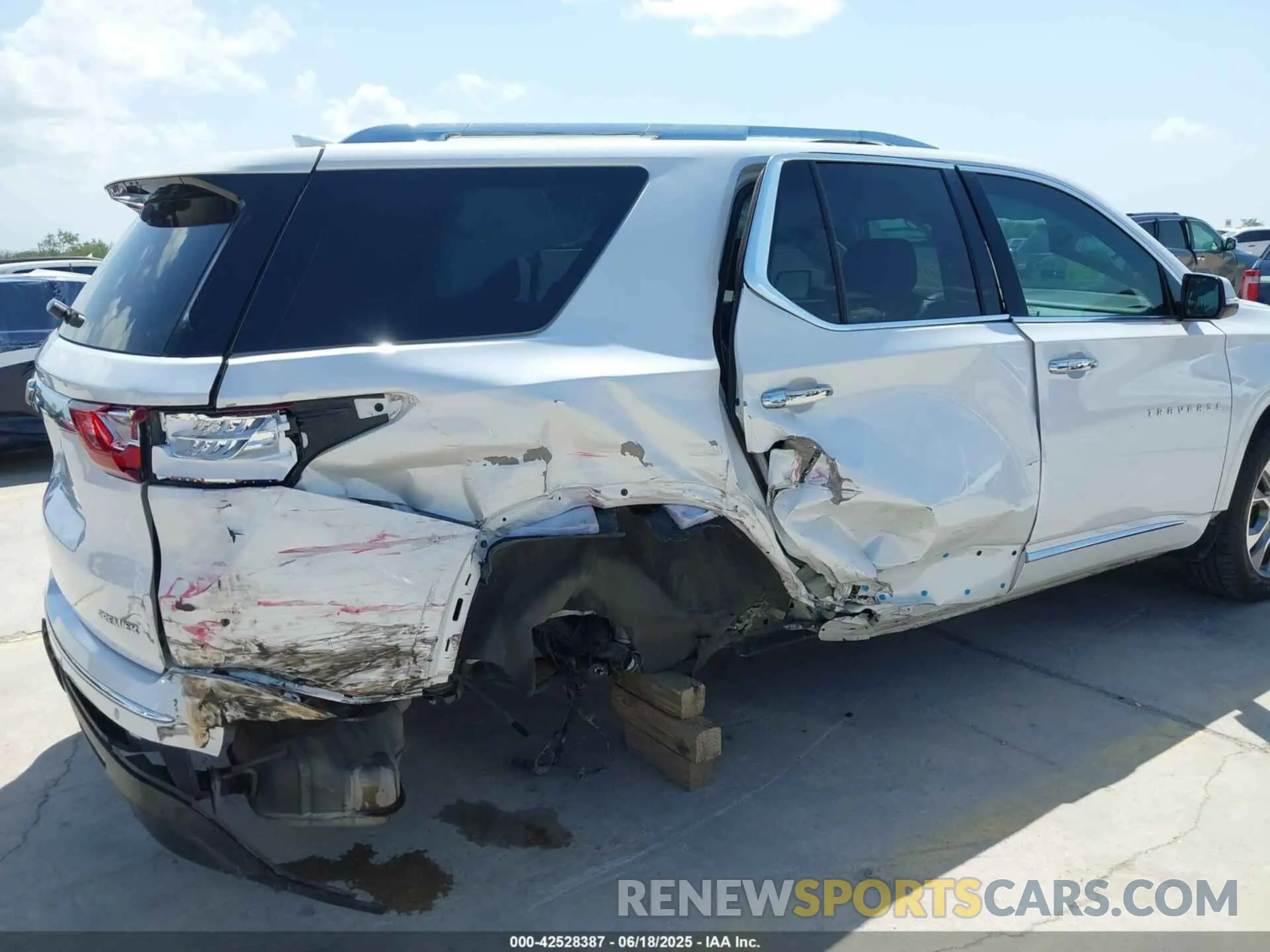 6 fotografías del automóvil dañado 1GNERKKW4KJ277862 CHEVROLET TRAVERSE 2019