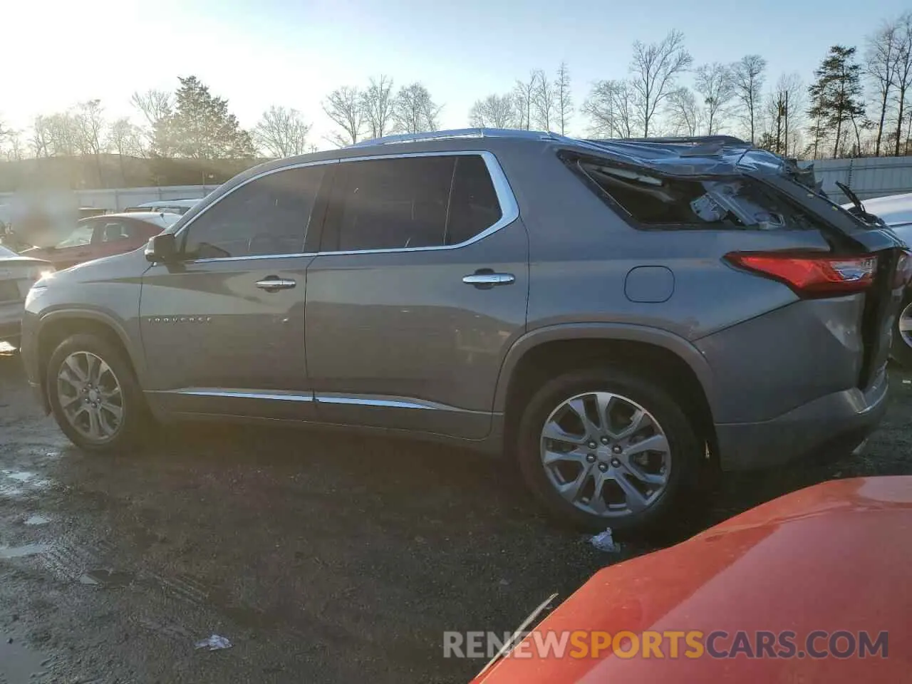 2 fotografías del automóvil dañado 1GNERKKW5KJ249181 CHEVROLET TRAVERSE 2019