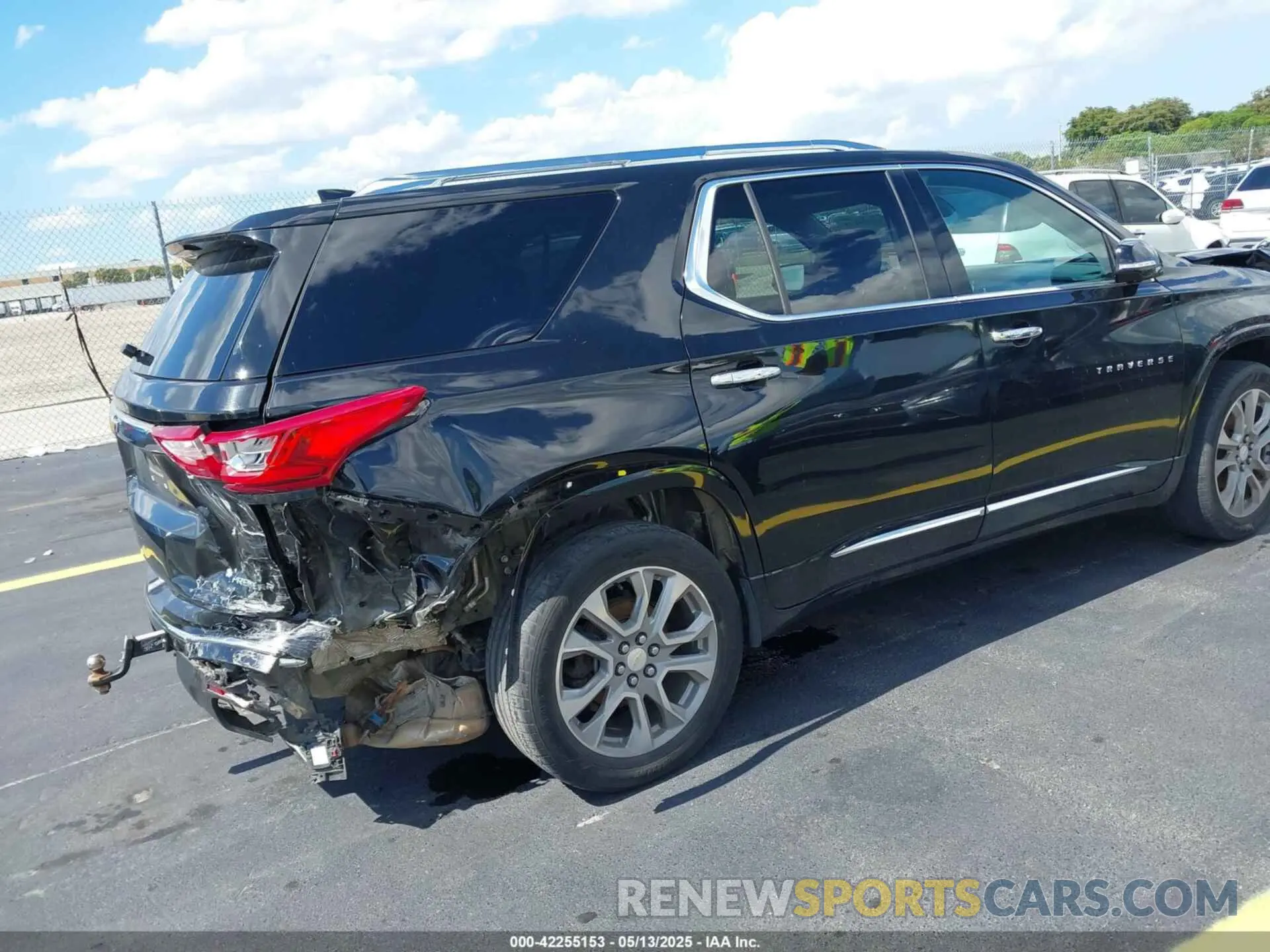 4 fotografías del automóvil dañado 1GNERKKW6KJ177956 CHEVROLET TRAVERSE 2019