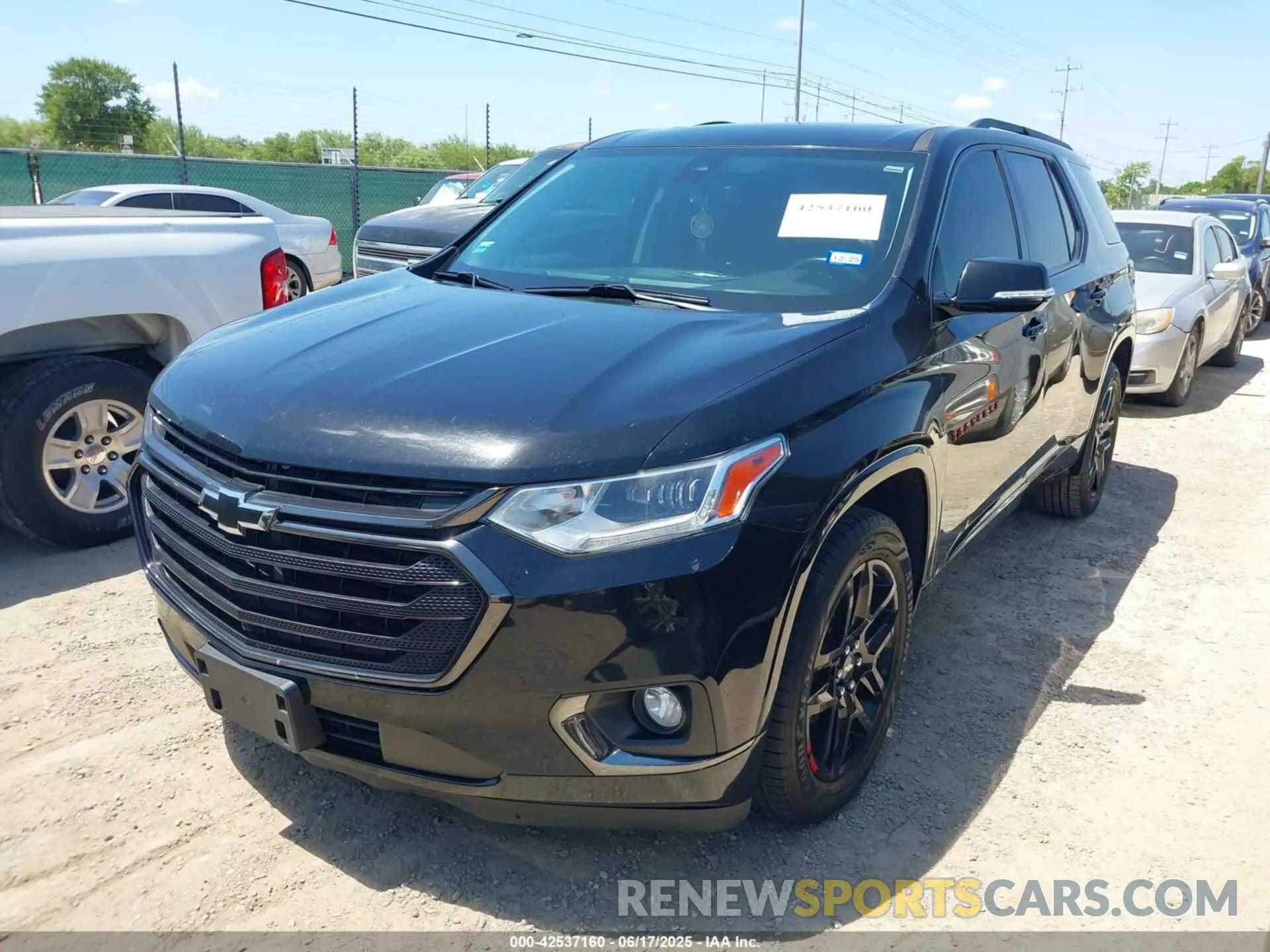 2 fotografías del automóvil dañado 1GNERKKW7KJ137384 CHEVROLET TRAVERSE 2019