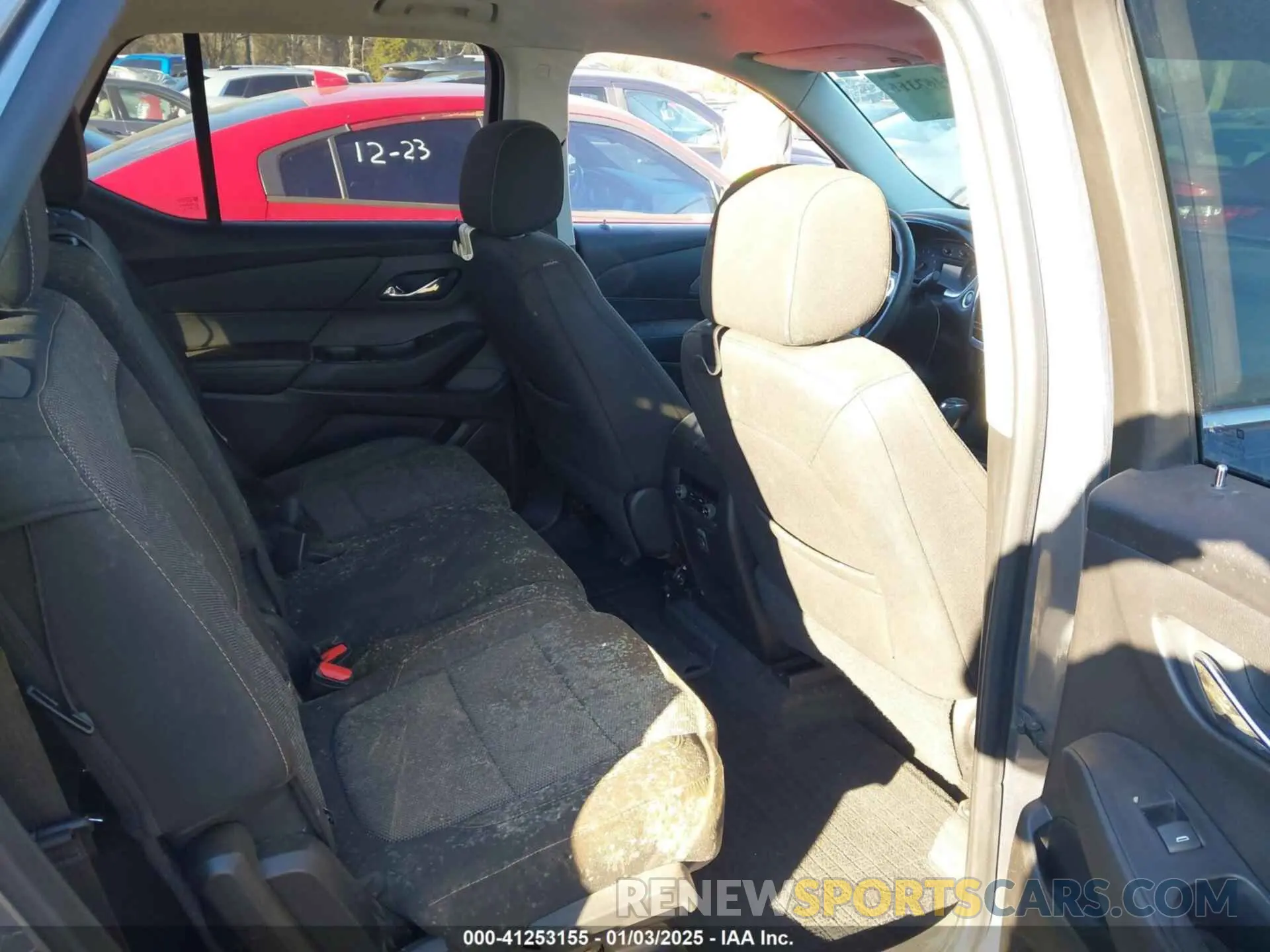 8 fotografías del automóvil dañado 1GNEVFKW2KJ163247 CHEVROLET TRAVERSE 2019
