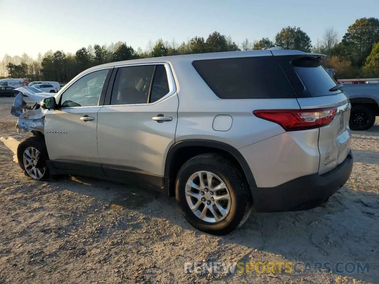 2 fotografías del automóvil dañado 1GNEVFKW2KJ198371 CHEVROLET TRAVERSE 2019