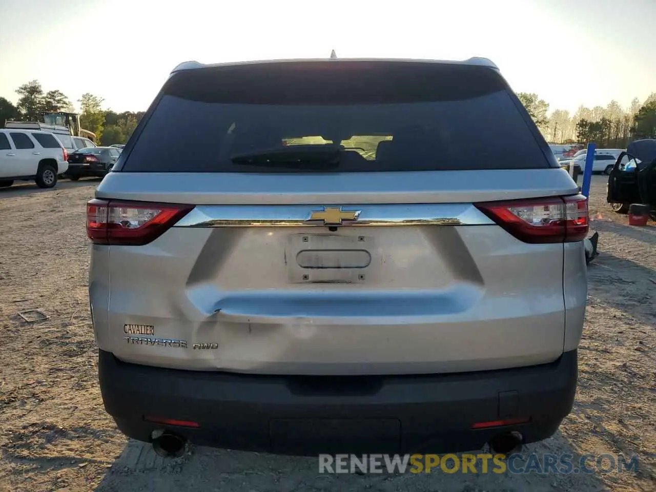 6 fotografías del automóvil dañado 1GNEVFKW2KJ198371 CHEVROLET TRAVERSE 2019