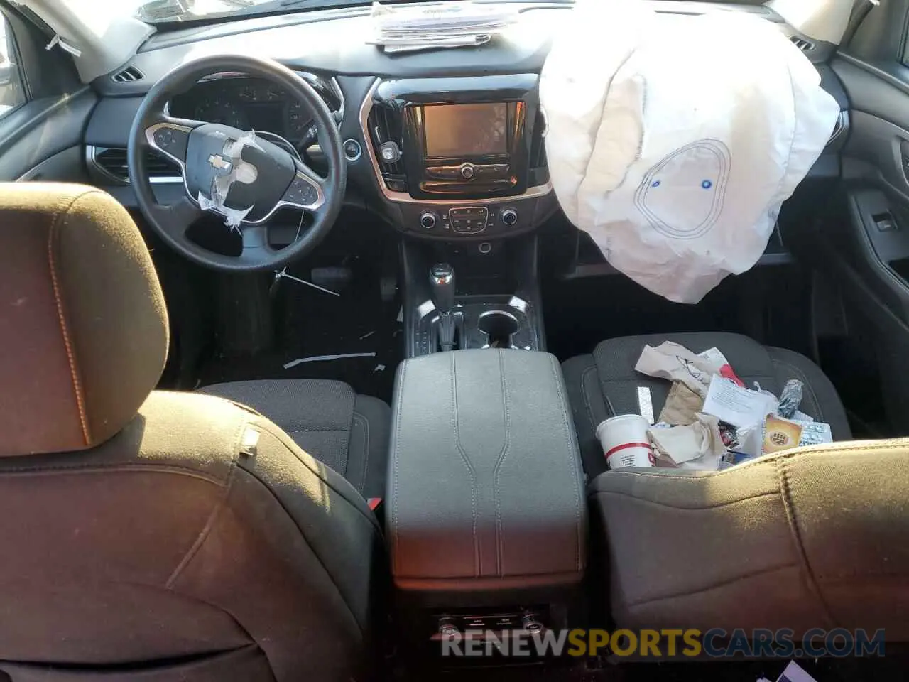8 fotografías del automóvil dañado 1GNEVFKW2KJ198371 CHEVROLET TRAVERSE 2019