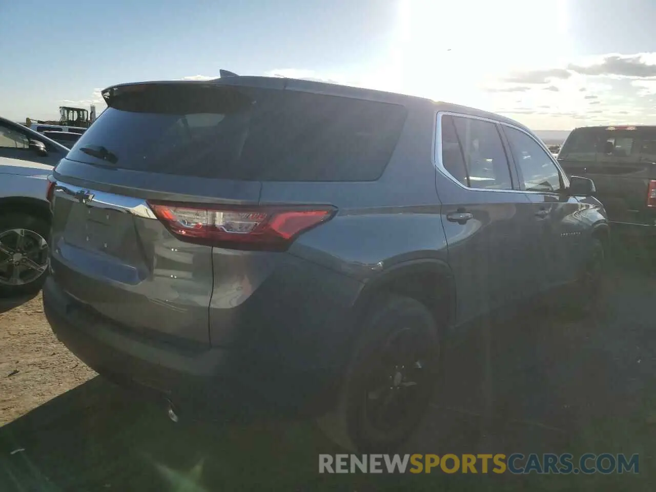 3 fotografías del automóvil dañado 1GNEVFKW3KJ279654 CHEVROLET TRAVERSE 2019