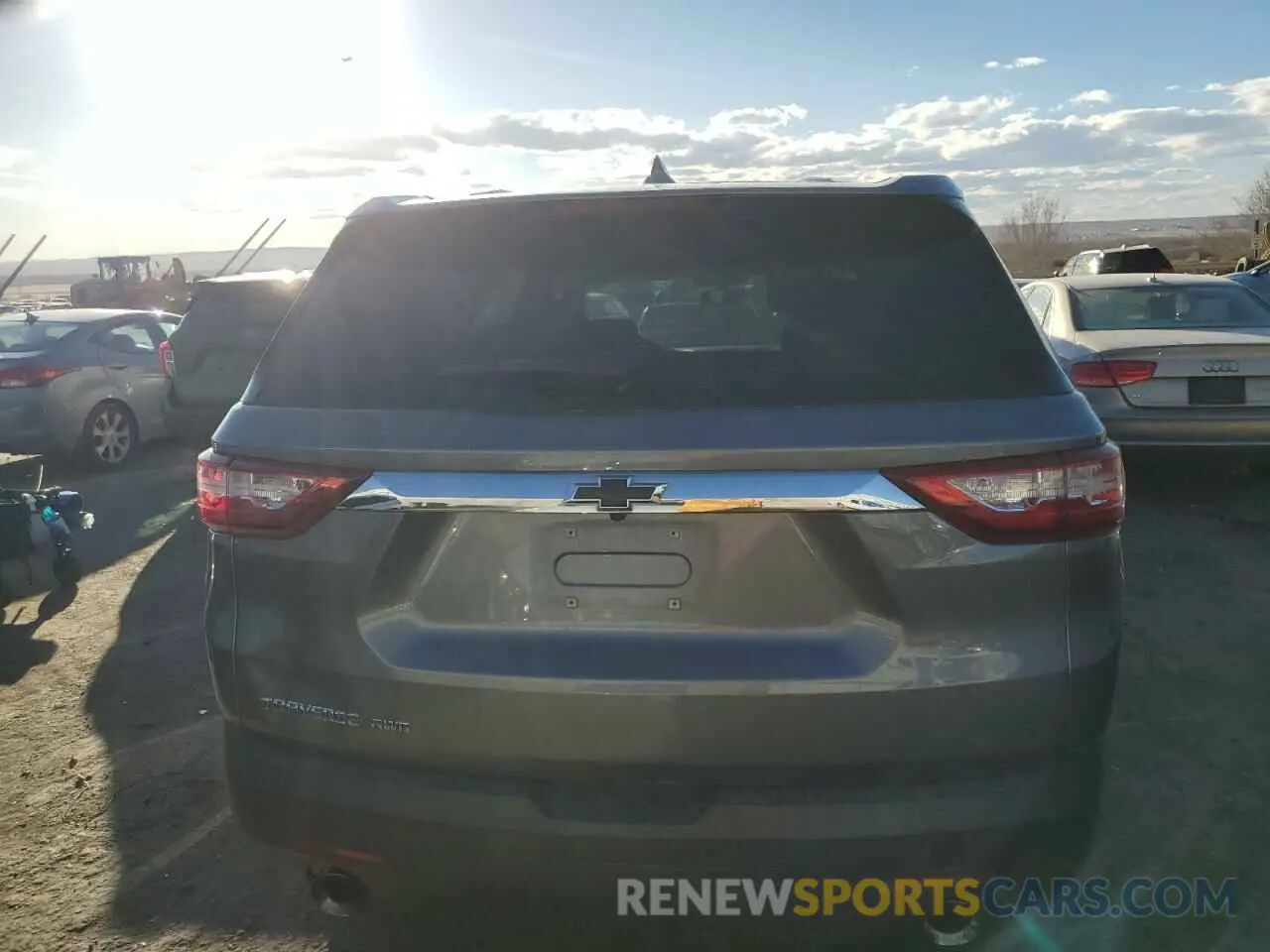 6 fotografías del automóvil dañado 1GNEVFKW3KJ279654 CHEVROLET TRAVERSE 2019