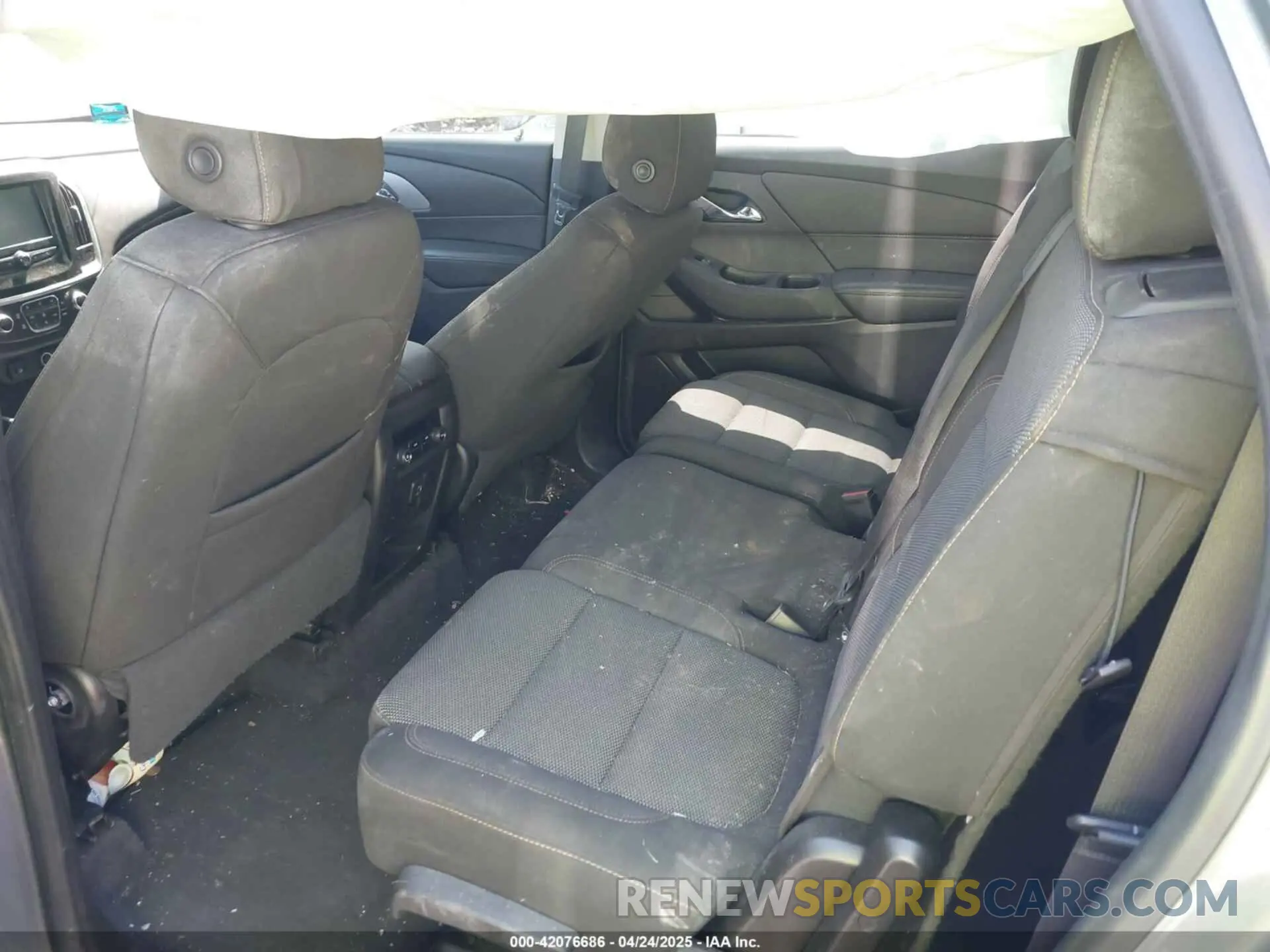 8 fotografías del automóvil dañado 1GNEVFKW4KJ214344 CHEVROLET TRAVERSE 2019