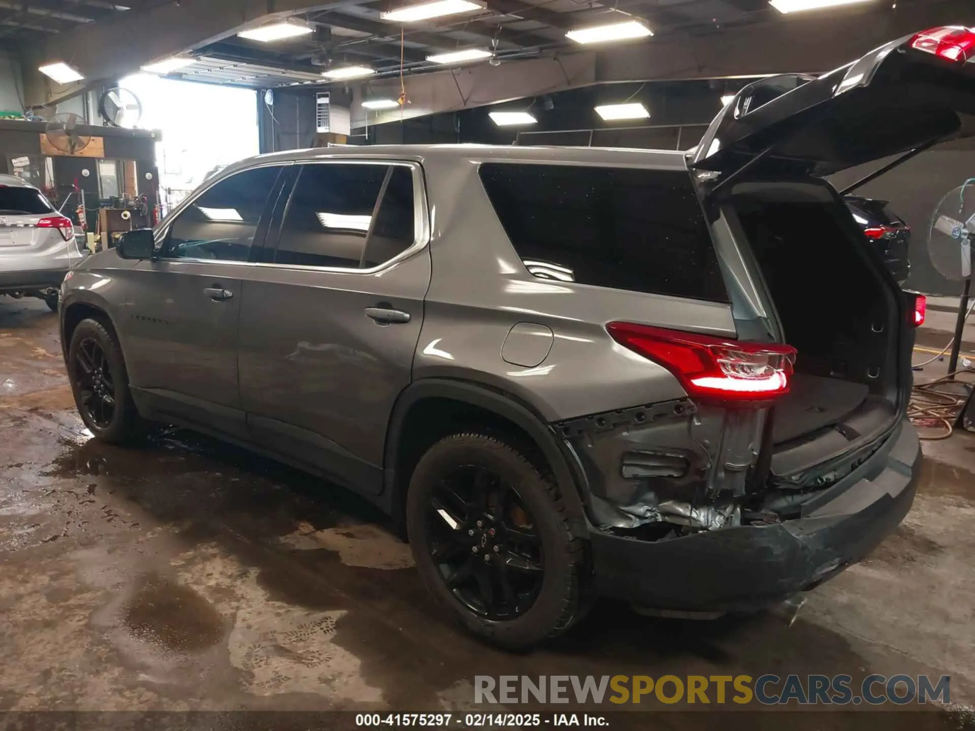 3 fotografías del automóvil dañado 1GNEVFKW7KJ244115 CHEVROLET TRAVERSE 2019