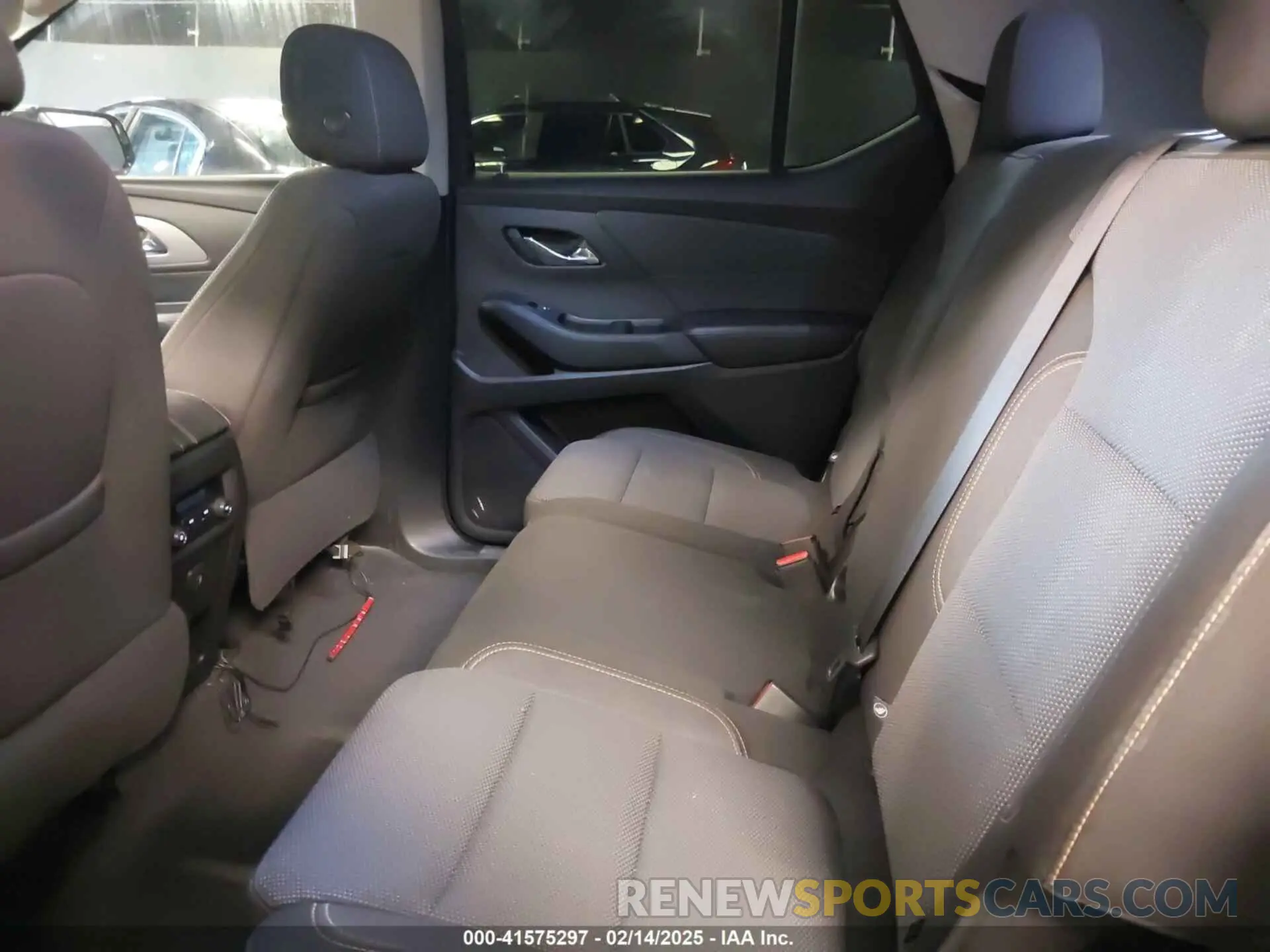 8 fotografías del automóvil dañado 1GNEVFKW7KJ244115 CHEVROLET TRAVERSE 2019