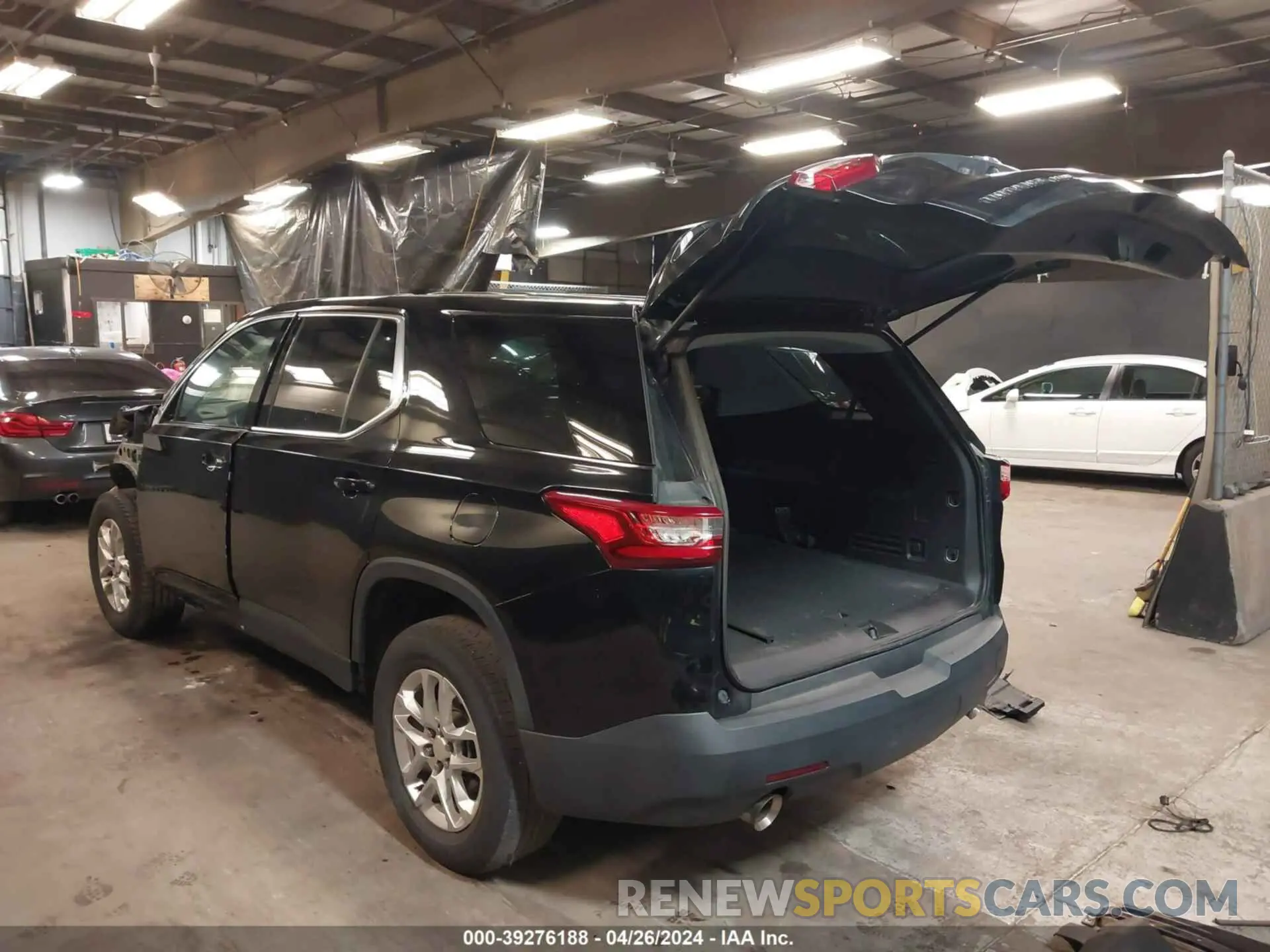 3 fotografías del automóvil dañado 1GNEVFKW9KJ155050 CHEVROLET TRAVERSE 2019