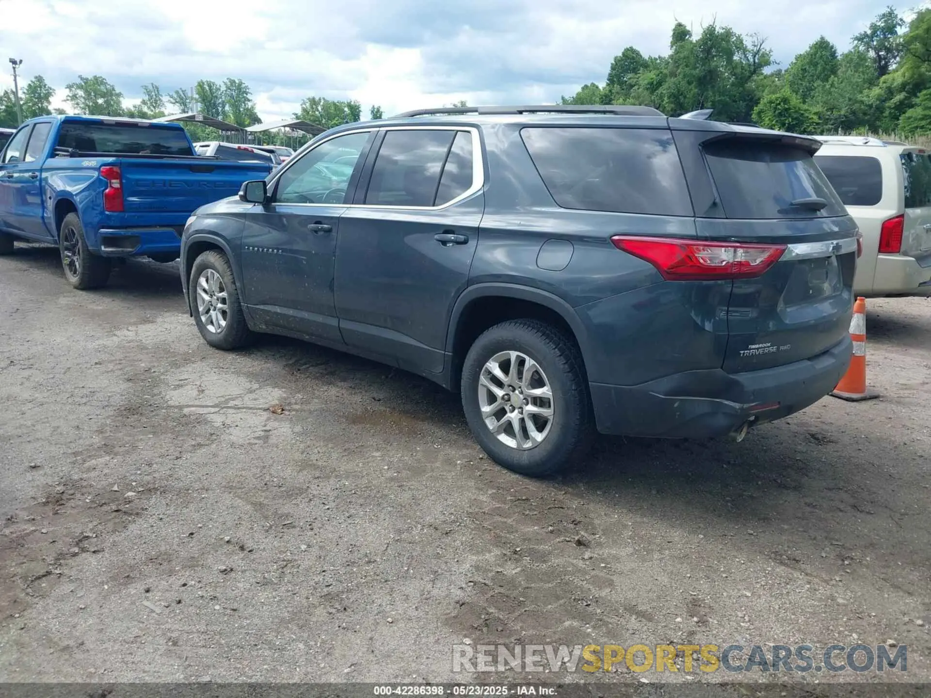 3 fotografías del automóvil dañado 1GNEVGKW0KJ105711 CHEVROLET TRAVERSE 2019