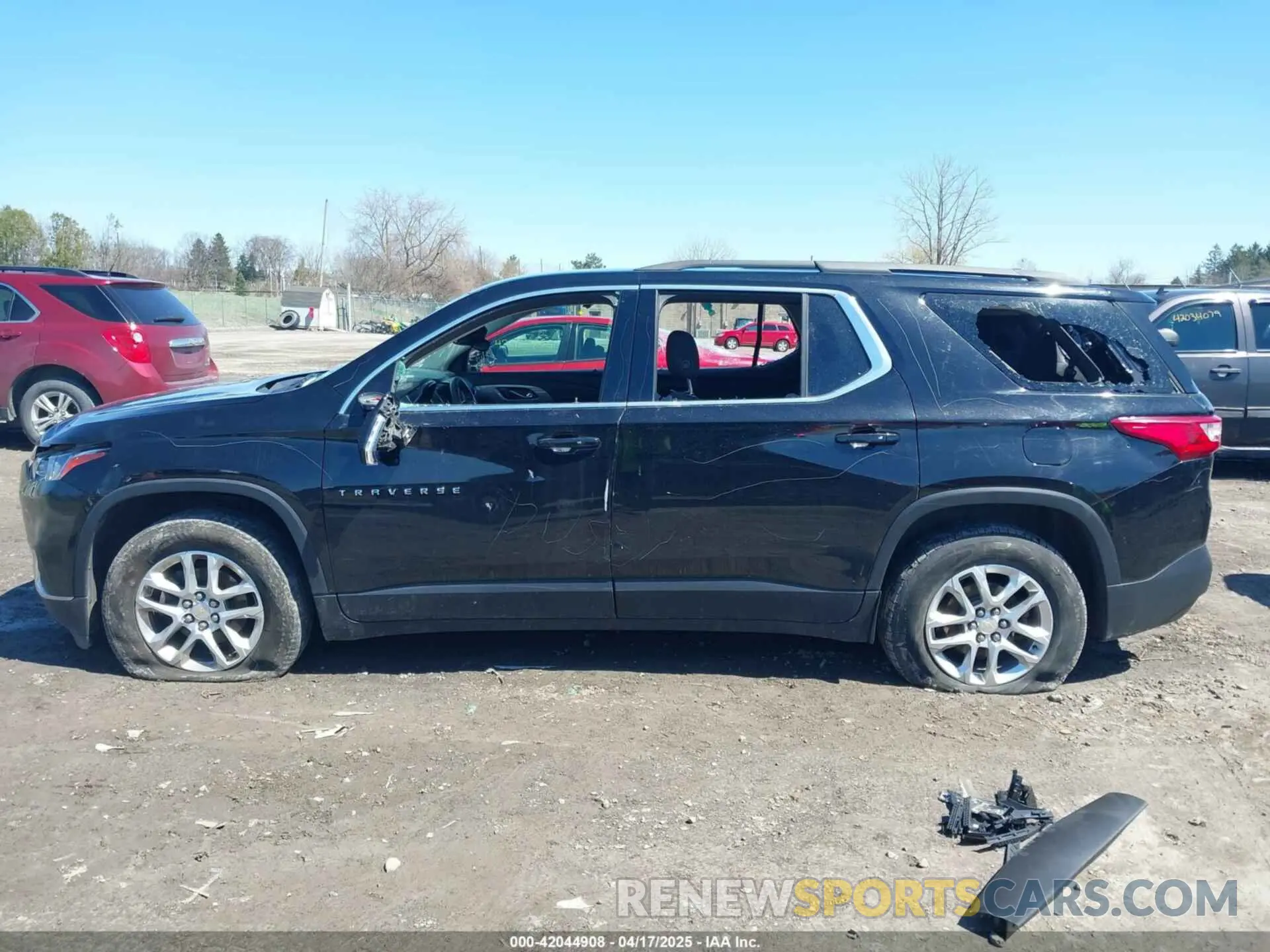 15 fotografías del automóvil dañado 1GNEVGKW1KJ193586 CHEVROLET TRAVERSE 2019