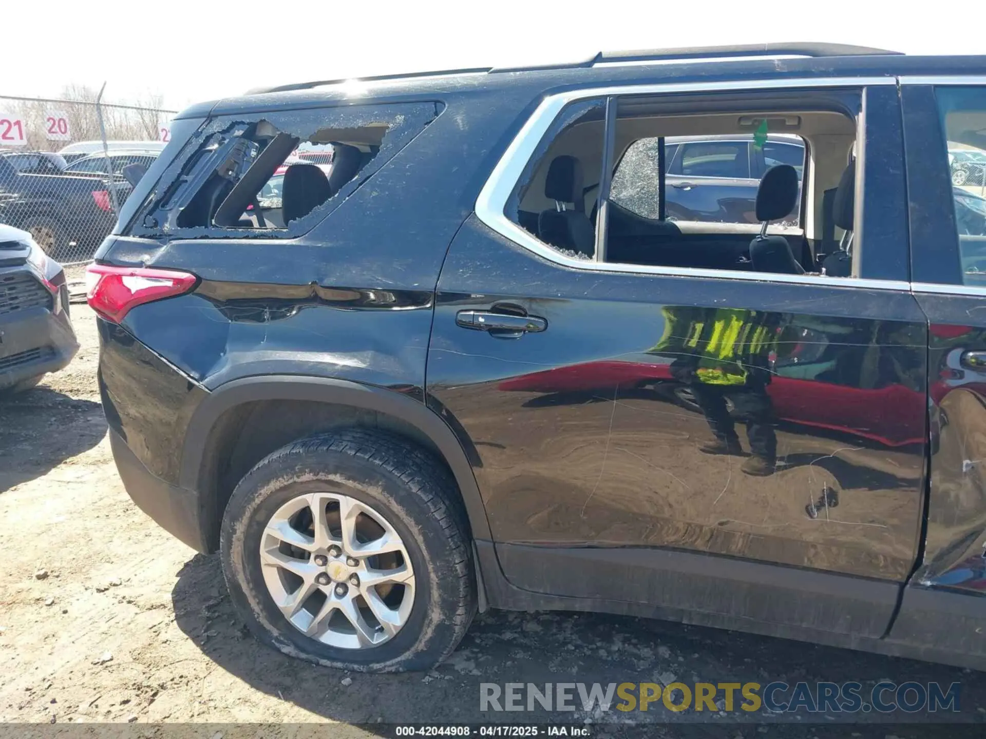 21 fotografías del automóvil dañado 1GNEVGKW1KJ193586 CHEVROLET TRAVERSE 2019