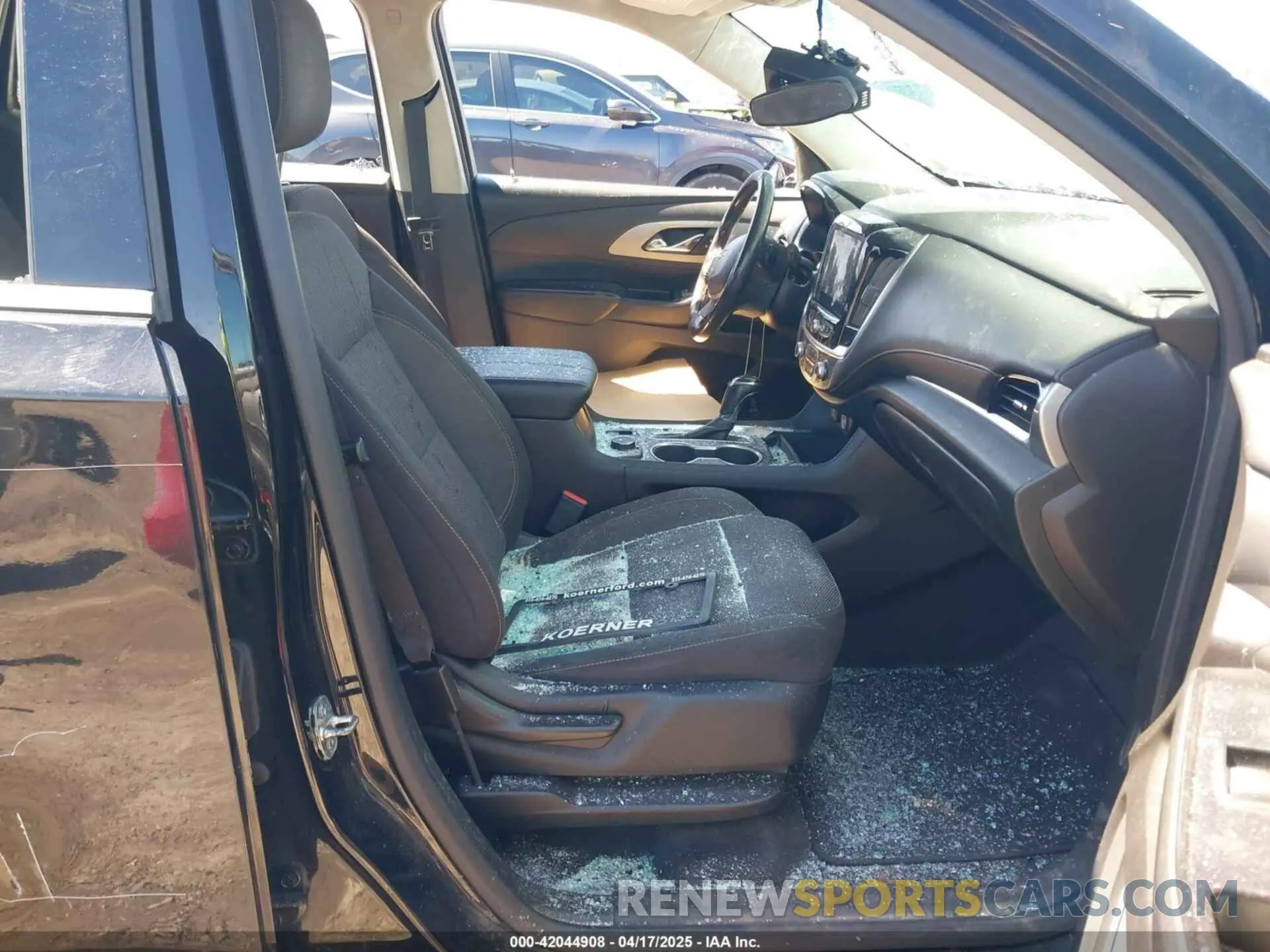 5 fotografías del automóvil dañado 1GNEVGKW1KJ193586 CHEVROLET TRAVERSE 2019