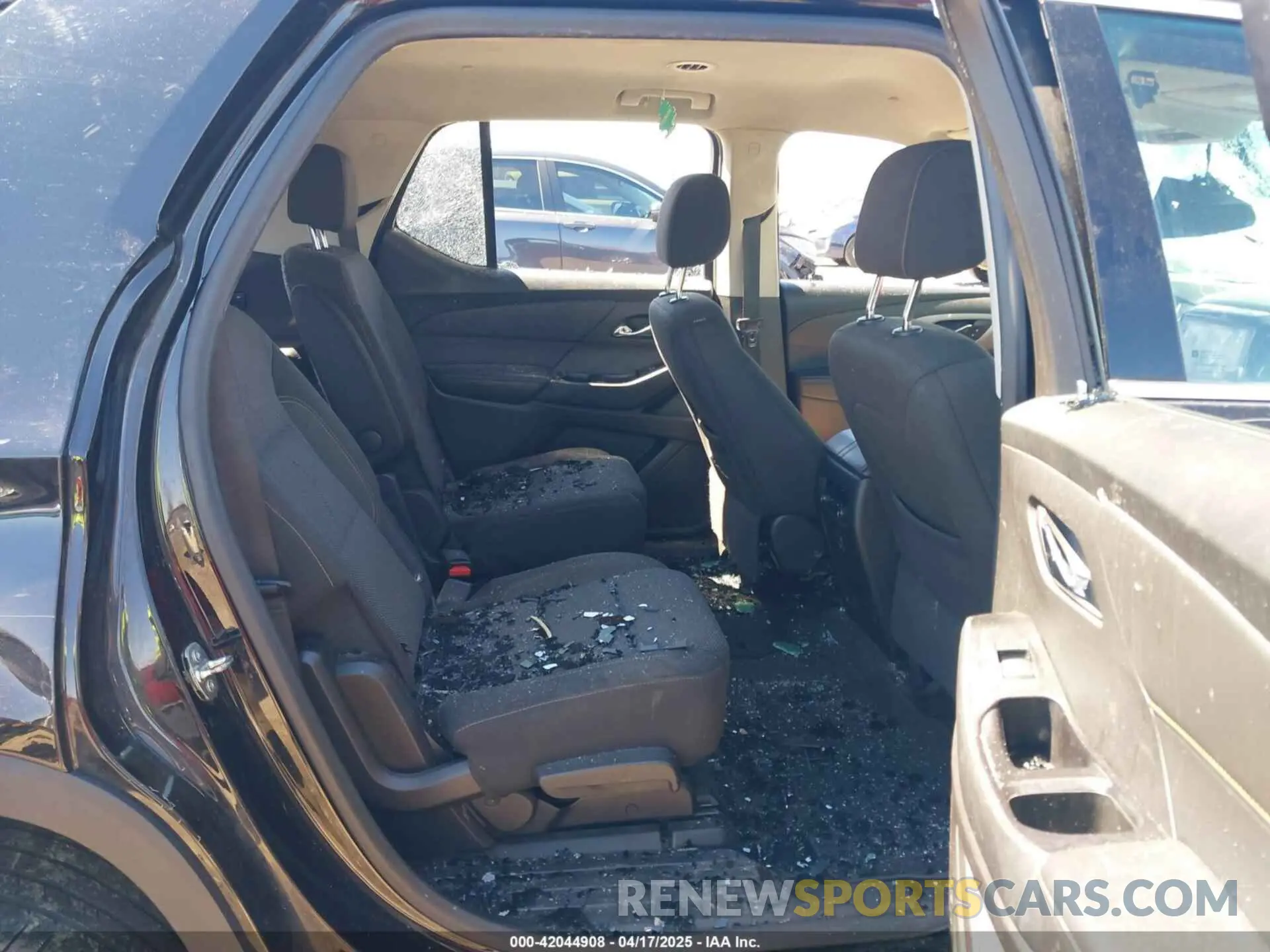8 fotografías del automóvil dañado 1GNEVGKW1KJ193586 CHEVROLET TRAVERSE 2019
