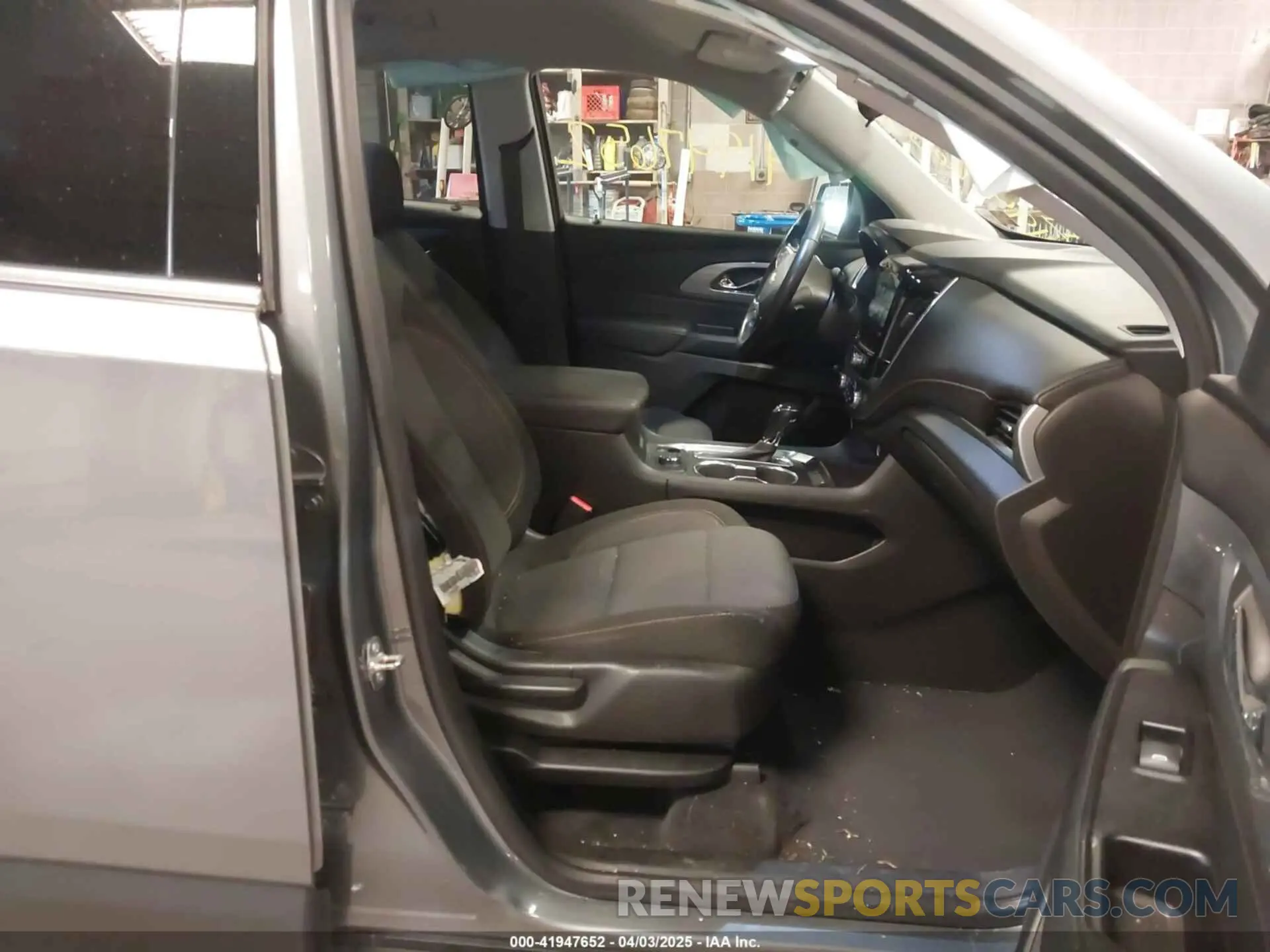 5 fotografías del automóvil dañado 1GNEVGKW1KJ202867 CHEVROLET TRAVERSE 2019