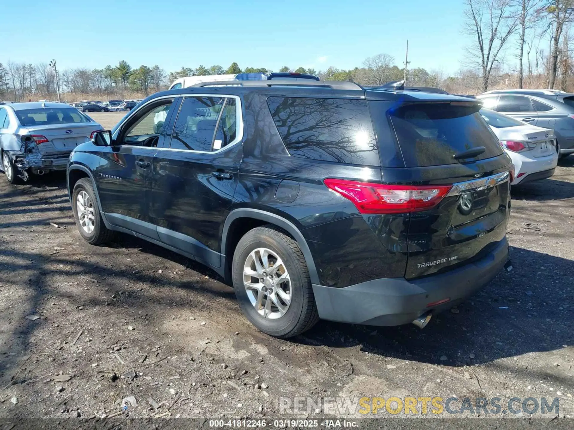 3 fotografías del automóvil dañado 1GNEVGKW3KJ100518 CHEVROLET TRAVERSE 2019