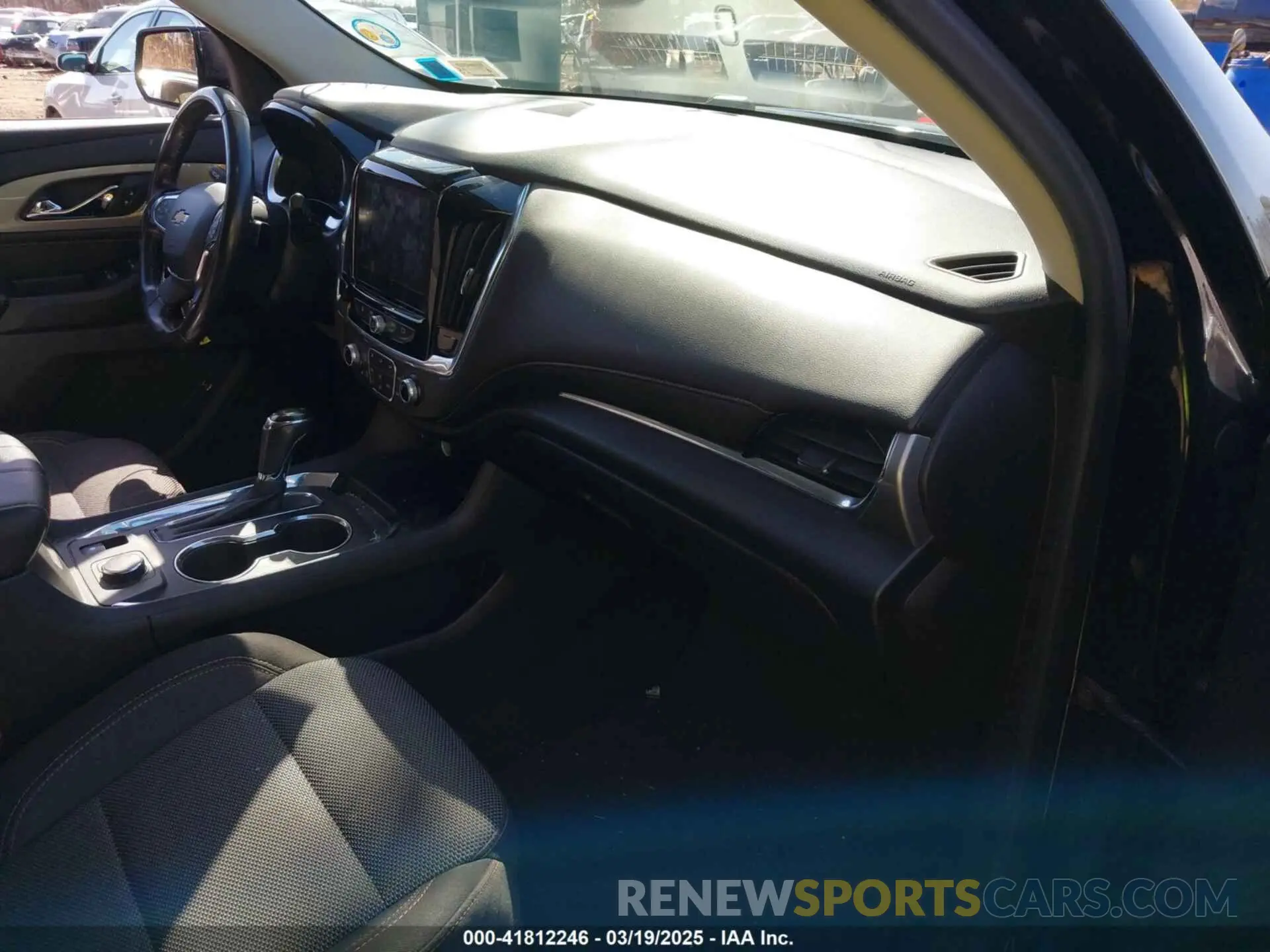 5 fotografías del automóvil dañado 1GNEVGKW3KJ100518 CHEVROLET TRAVERSE 2019