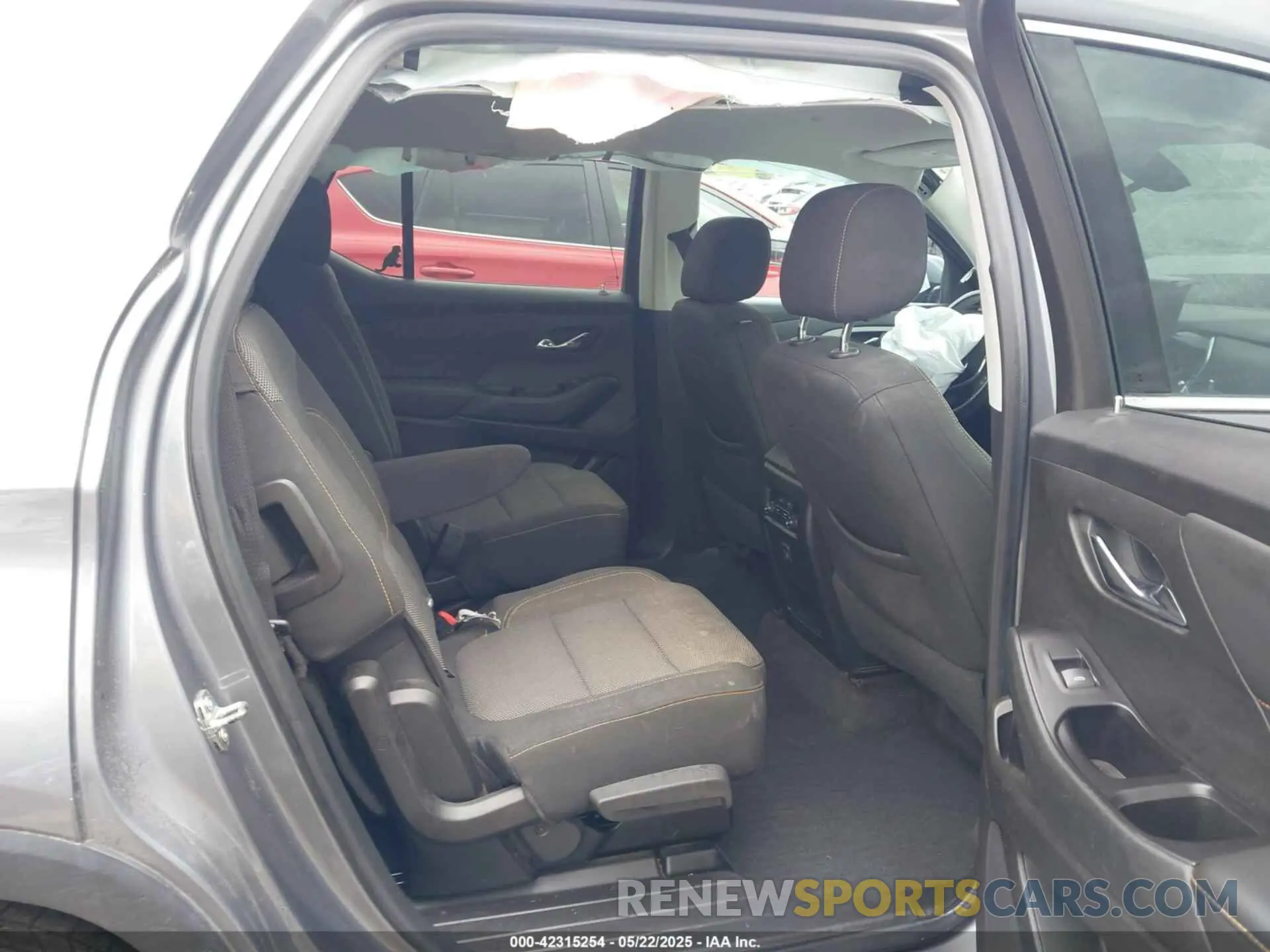 8 fotografías del automóvil dañado 1GNEVGKW3KJ283130 CHEVROLET TRAVERSE 2019