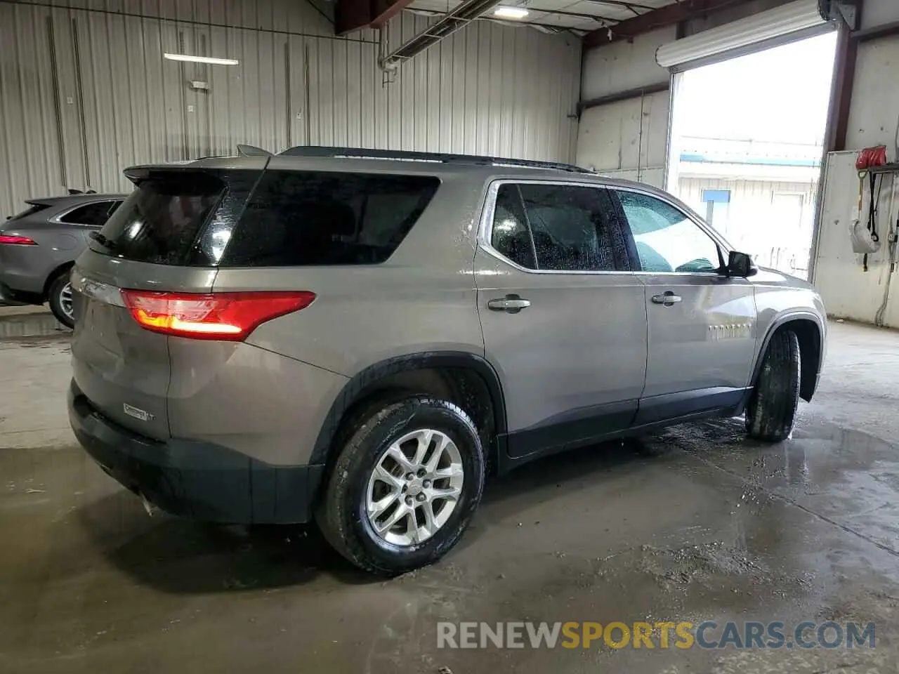 3 fotografías del automóvil dañado 1GNEVGKW4KJ250847 CHEVROLET TRAVERSE 2019