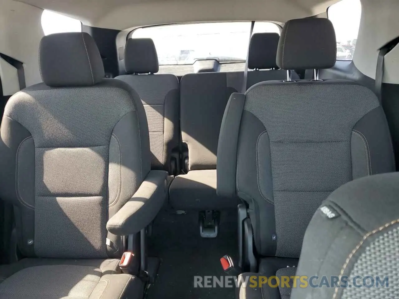 10 fotografías del automóvil dañado 1GNEVGKW5KJ315852 CHEVROLET TRAVERSE 2019