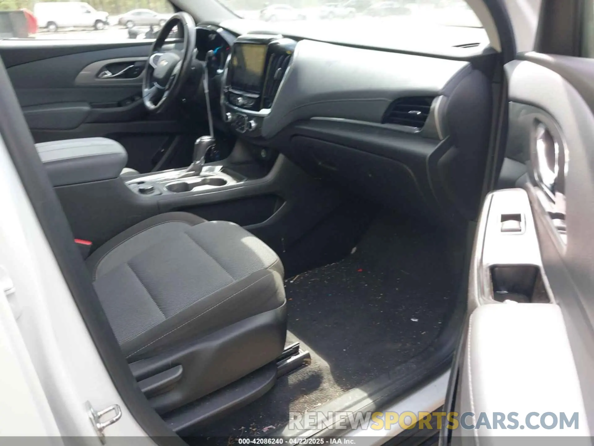 5 fotografías del automóvil dañado 1GNEVGKW7KJ233427 CHEVROLET TRAVERSE 2019