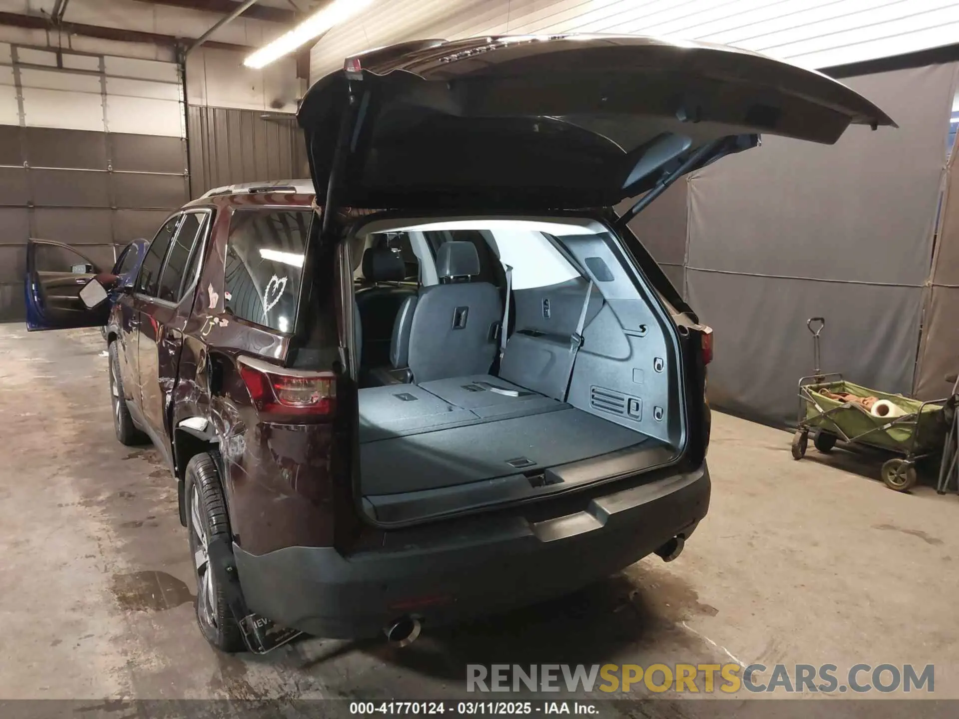 3 fotografías del automóvil dañado 1GNEVHKW1KJ192850 CHEVROLET TRAVERSE 2019