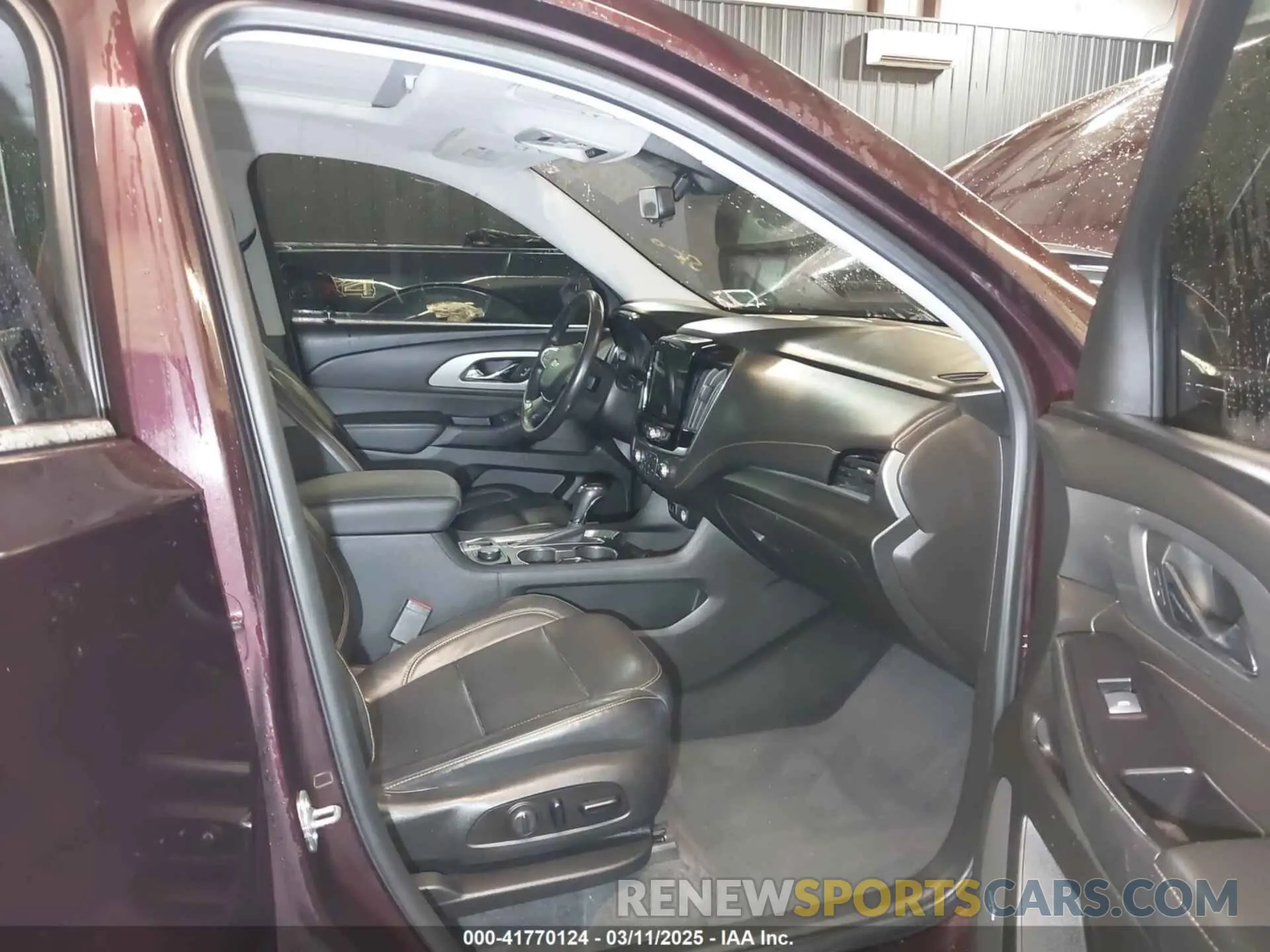 5 fotografías del automóvil dañado 1GNEVHKW1KJ192850 CHEVROLET TRAVERSE 2019