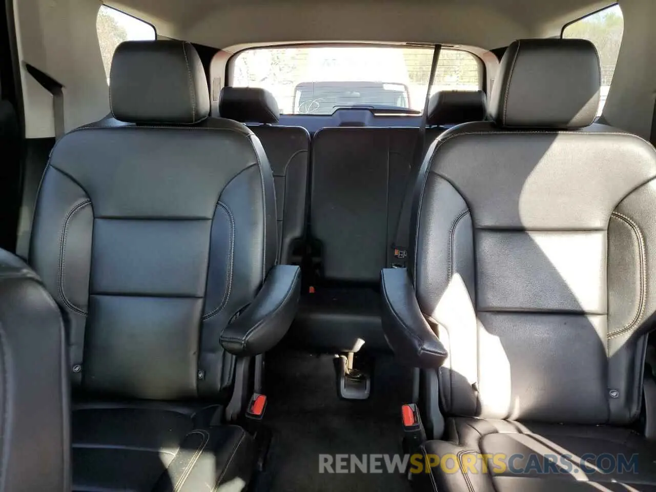 10 fotografías del automóvil dañado 1GNEVHKW2KJ170954 CHEVROLET TRAVERSE 2019