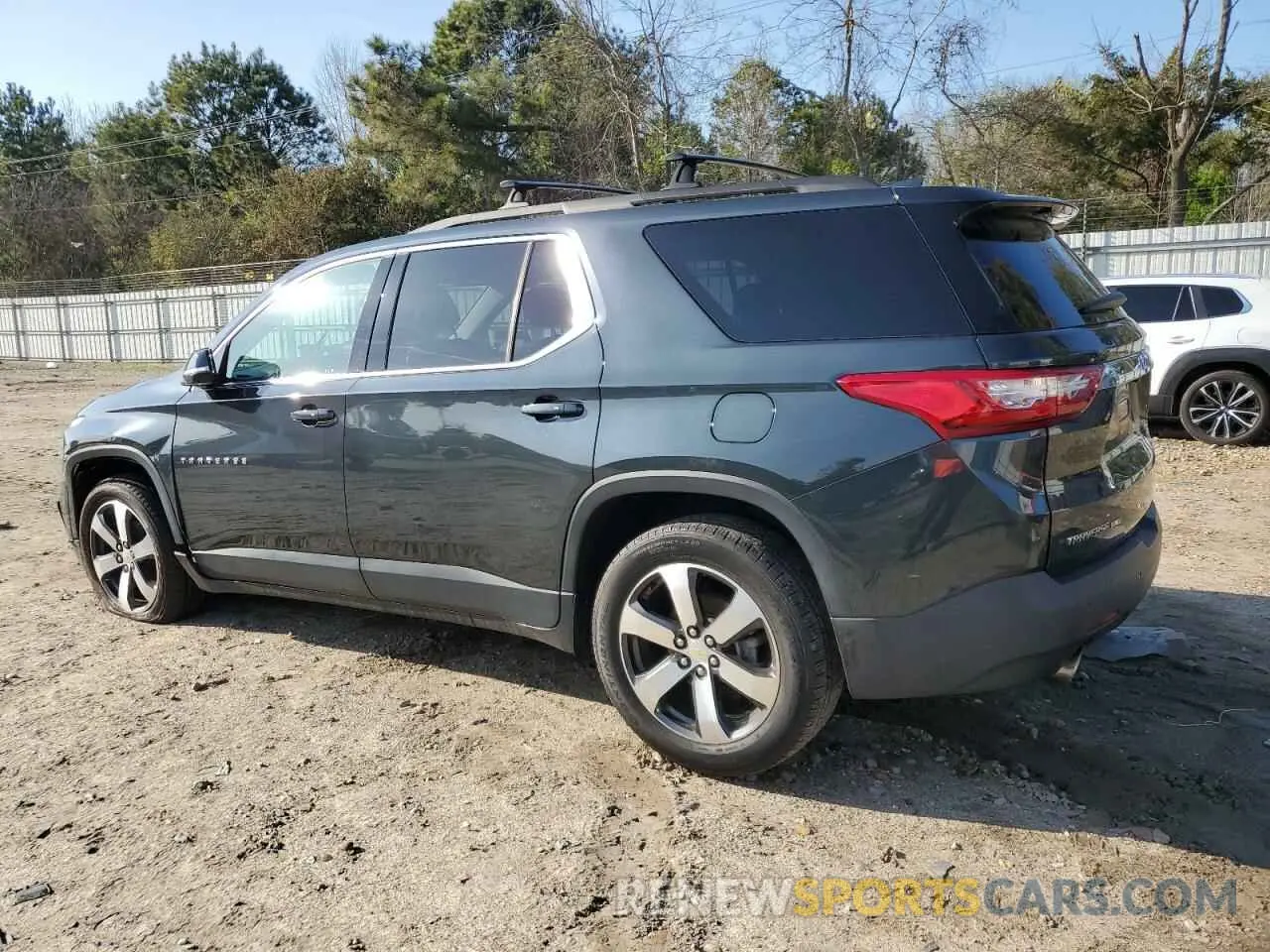 2 fotografías del automóvil dañado 1GNEVHKW2KJ170954 CHEVROLET TRAVERSE 2019