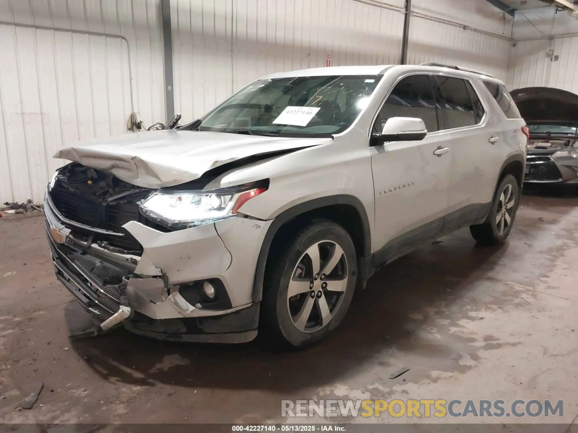 2 fotografías del automóvil dañado 1GNEVHKW2KJ172395 CHEVROLET TRAVERSE 2019