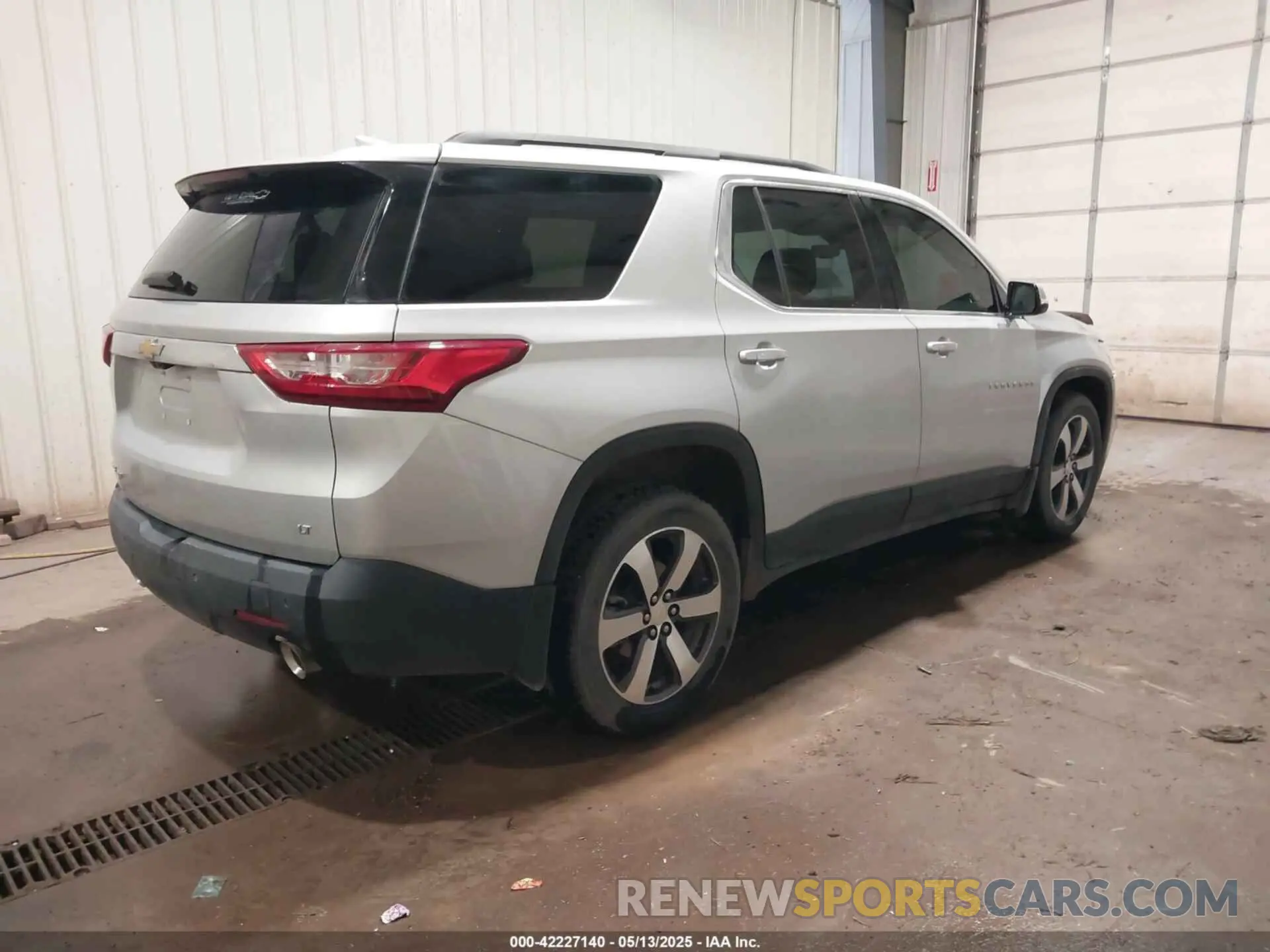 4 fotografías del automóvil dañado 1GNEVHKW2KJ172395 CHEVROLET TRAVERSE 2019