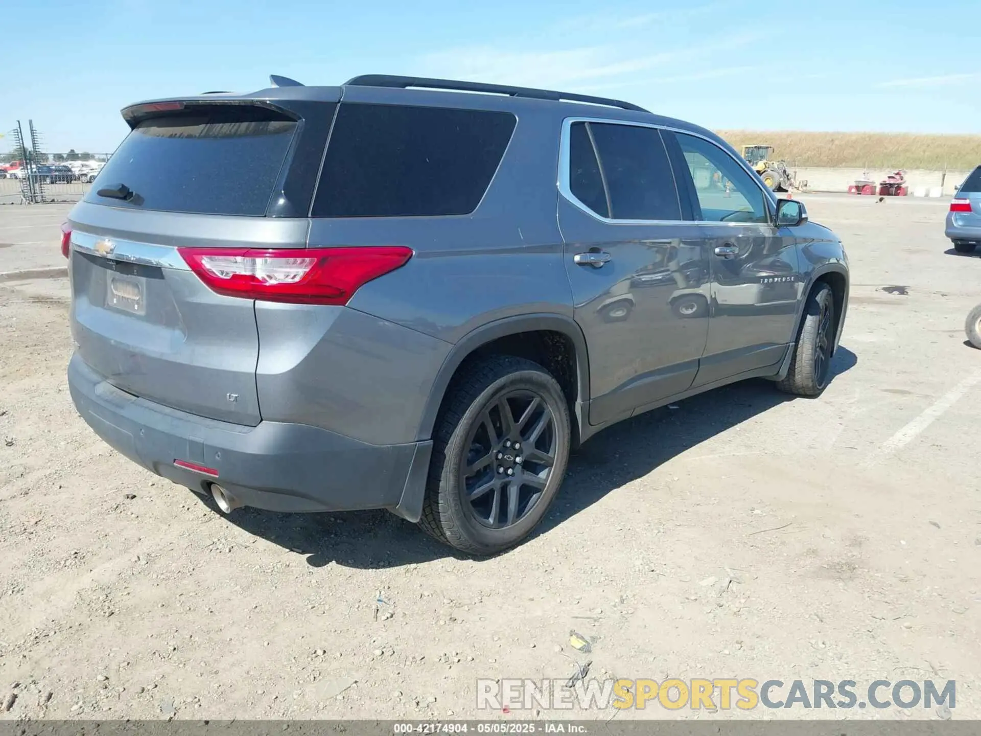 4 fotografías del automóvil dañado 1GNEVHKW2KJ193540 CHEVROLET TRAVERSE 2019